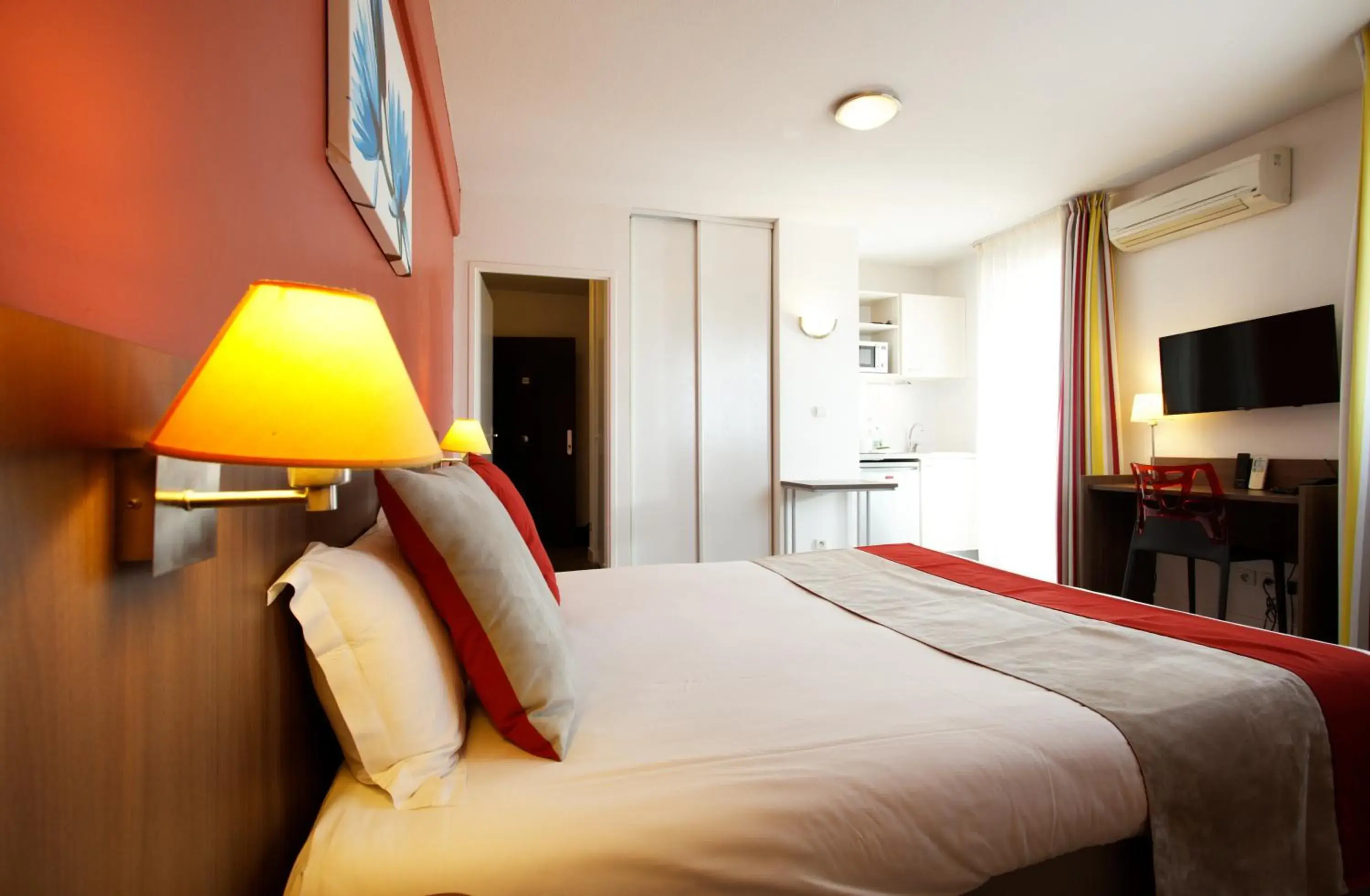 TV and multimedia, Bed in Appart-Hotel Mer & Golf City Perpignan Centre