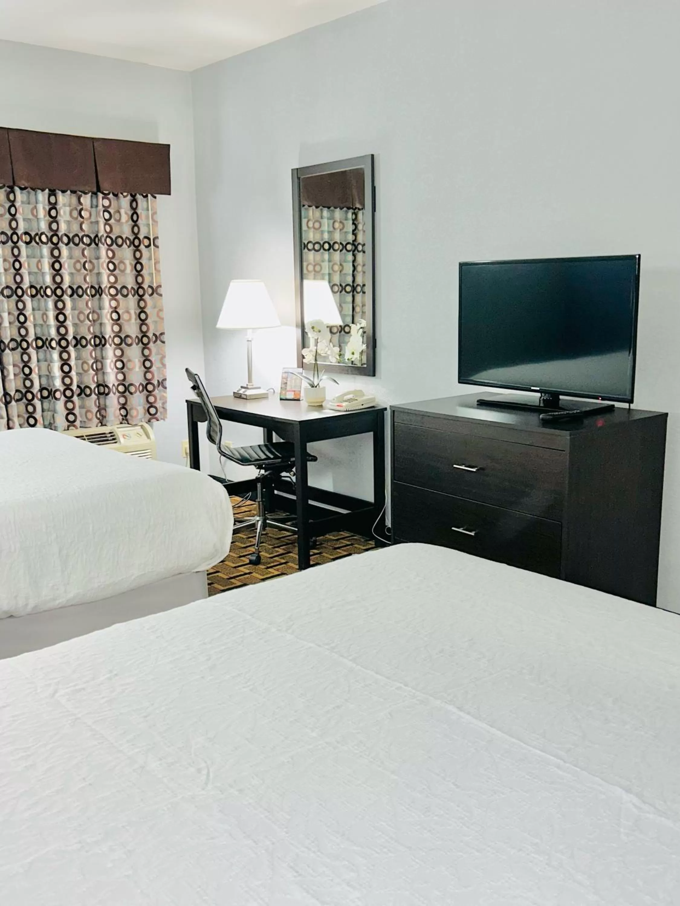 Bedroom, Bed in Days Inn by Wyndham, Glen Allen - Richmond North