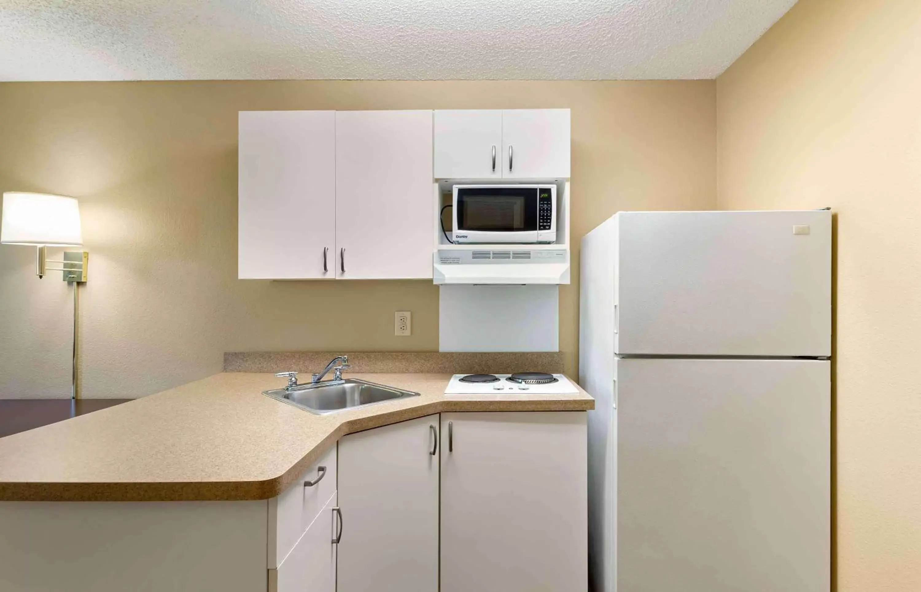 Bedroom, Kitchen/Kitchenette in Extended Stay America Suites - Livermore - Airway Blvd