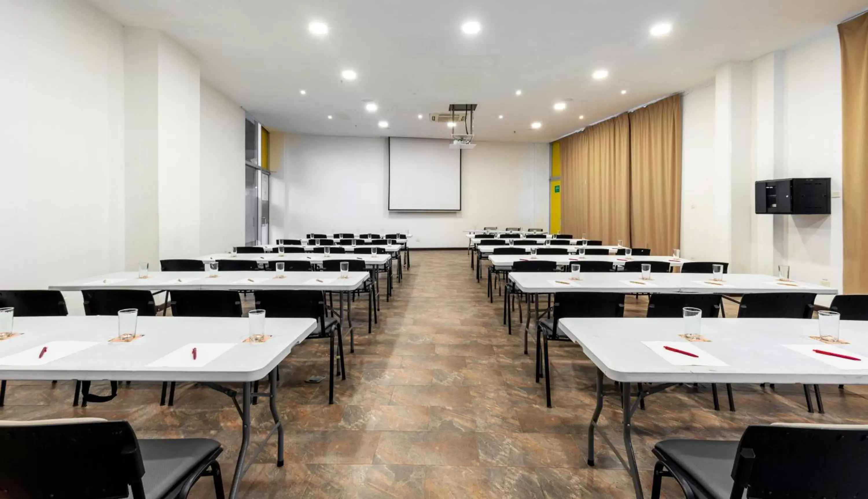 Meeting/conference room in Pop Art Hotel CLC Mamonal Cartagena