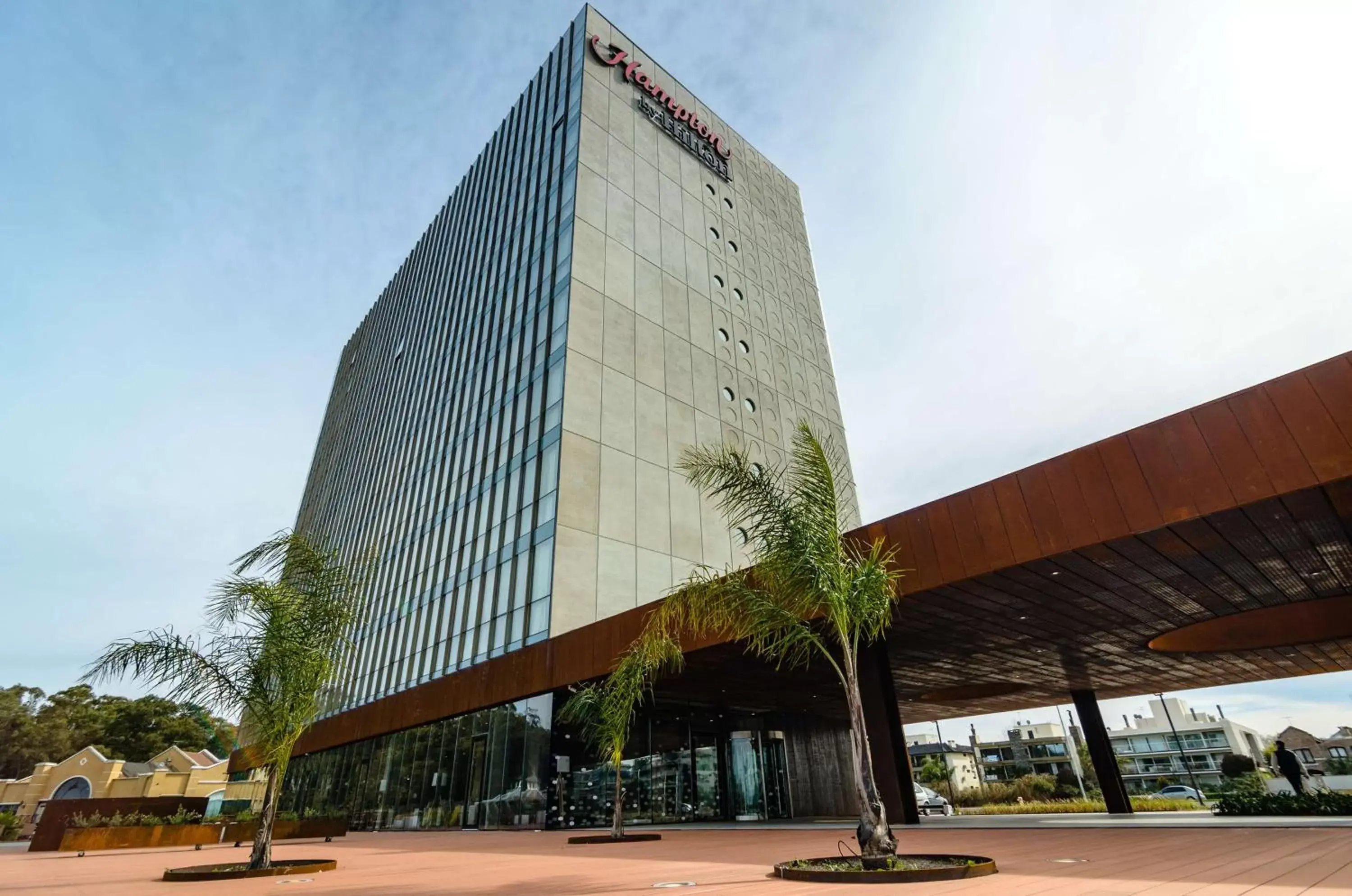 Property building in Hampton By Hilton Montevideo Carrasco Property building in Hampton By Hilton Montevideo Carrasco