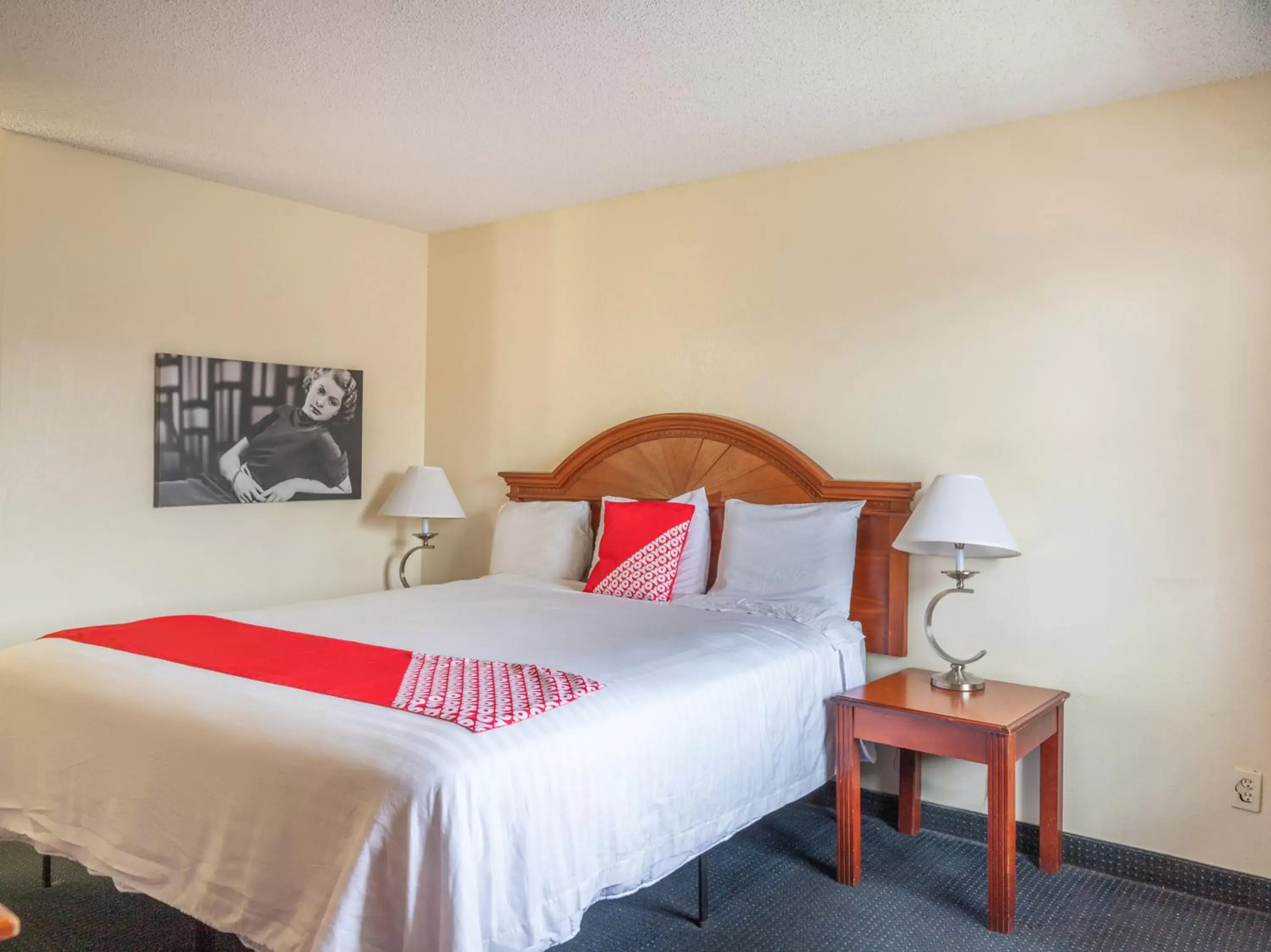 Bedroom, Bed in OYO Hotel San Antonio Lackland near Seaworld