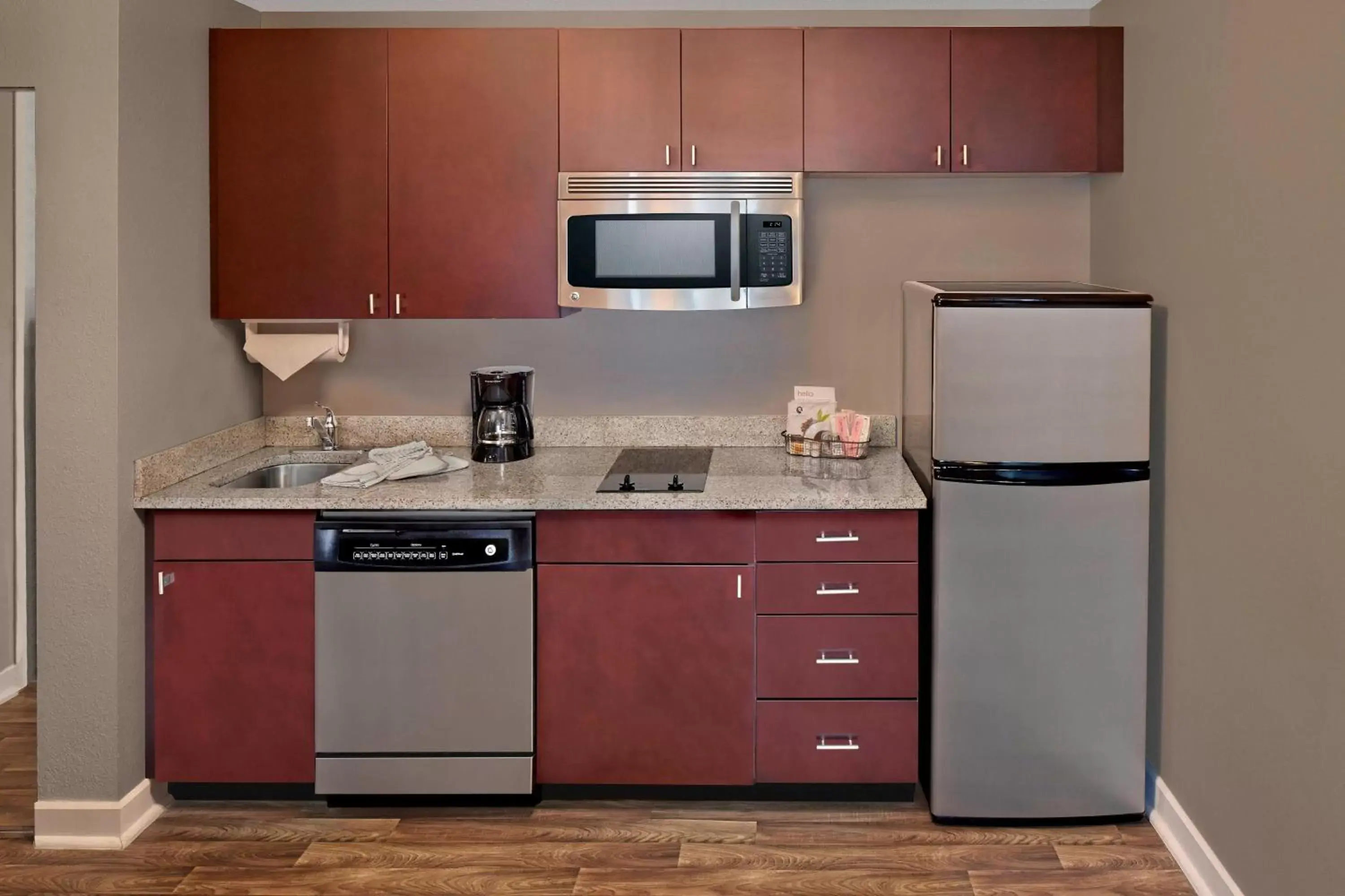 Kitchen or kitchenette, Kitchen/Kitchenette in TownePlace Suites by Marriott Albany Downtown/Medical Center