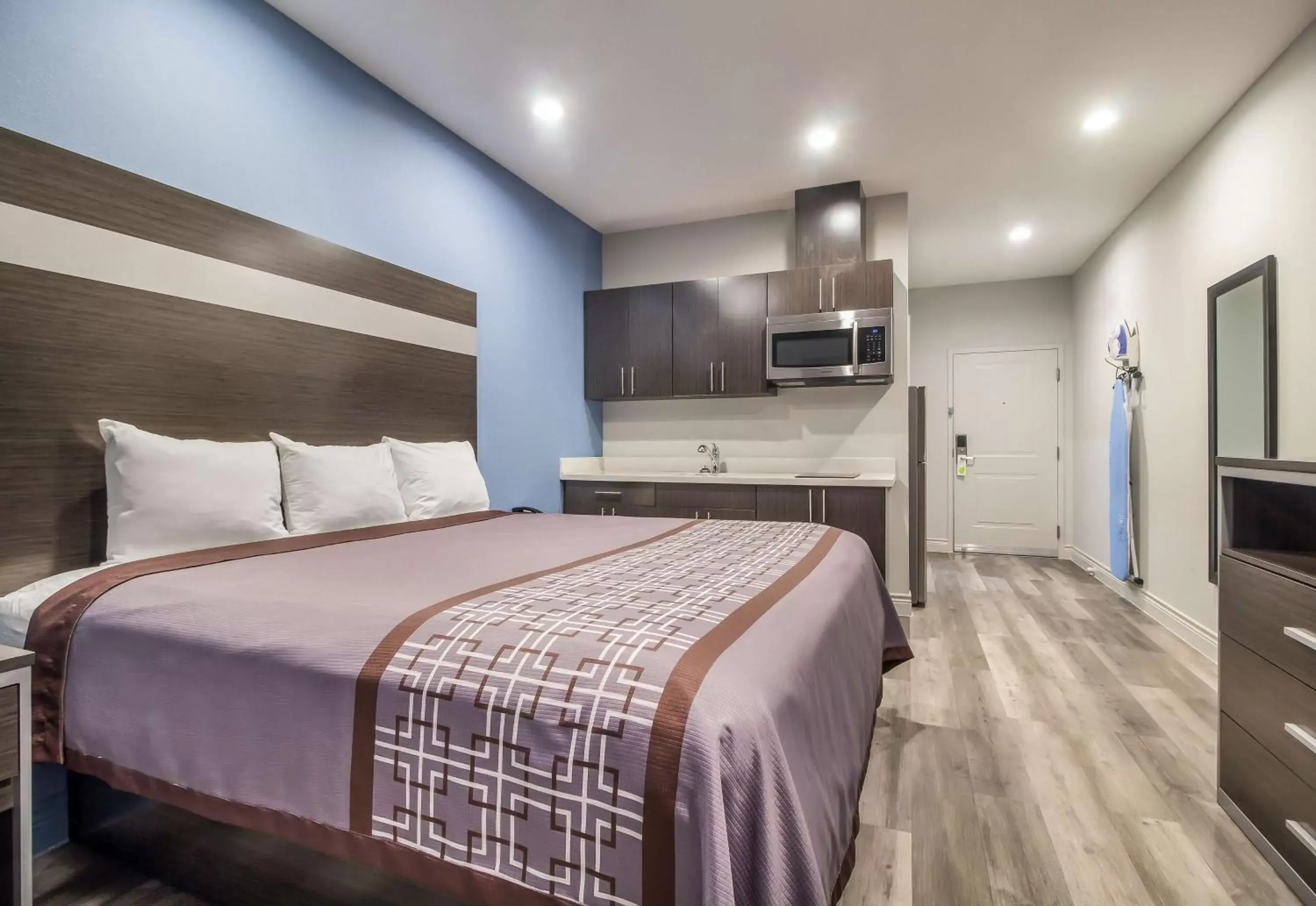 Photo of the whole room, Bed in Studio 6 Deer Park, Tx Photo of the whole room, Bed in Studio 6 Deer Park, Tx