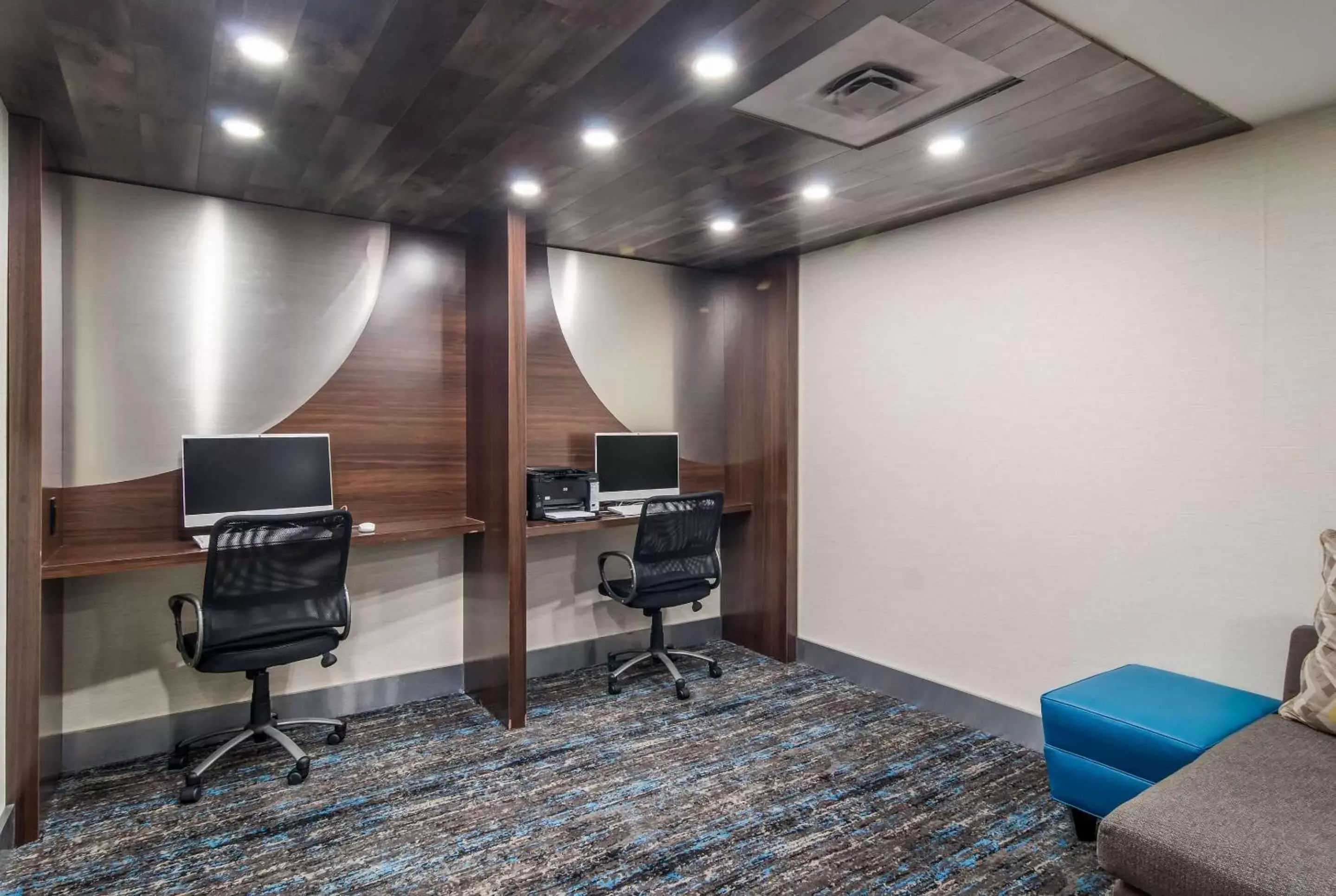 On site, Business Area/Conference Room in Comfort Inn and Suites Pittsburgh