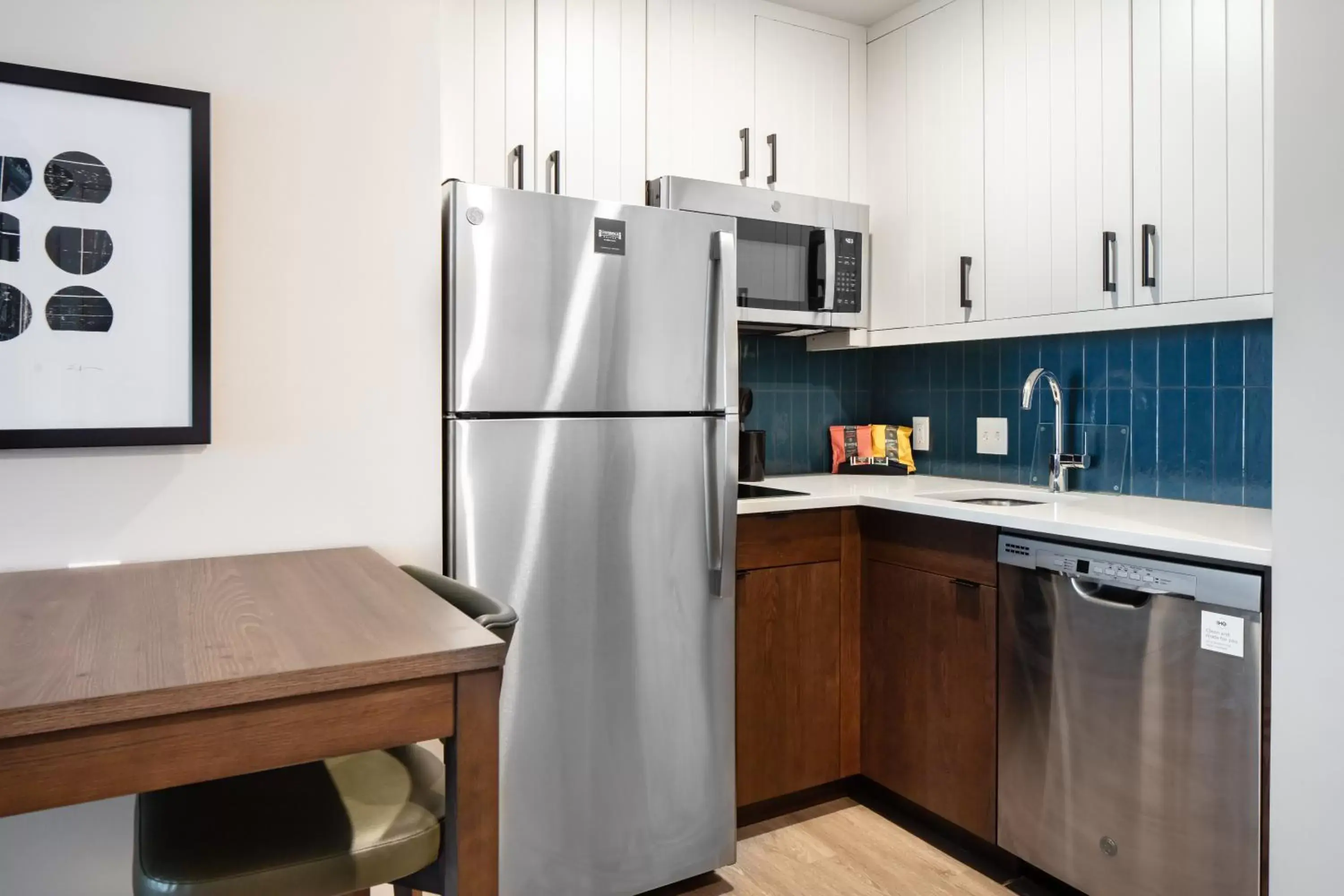 Seating area, Kitchen/Kitchenette in Staybridge Suites - Iowa City - Coralville, an IHG Hotel