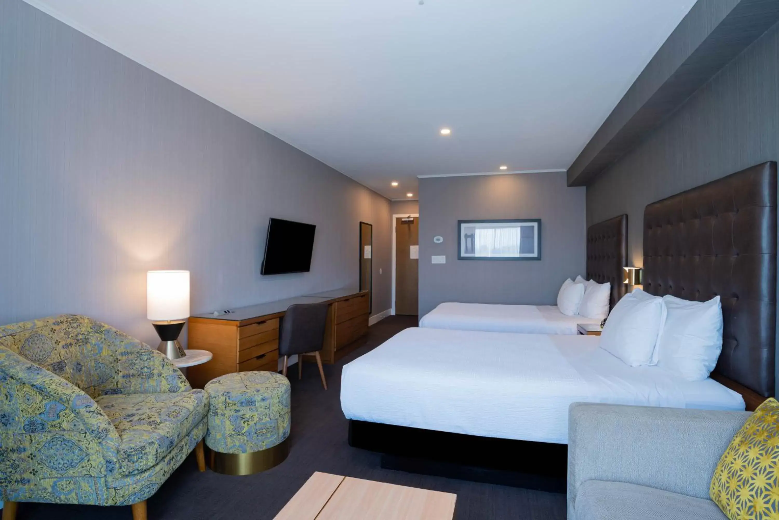 Photo of the whole room, Bed in Sandman Hotel Hamilton Photo of the whole room, Bed in Sandman Hotel Hamilton