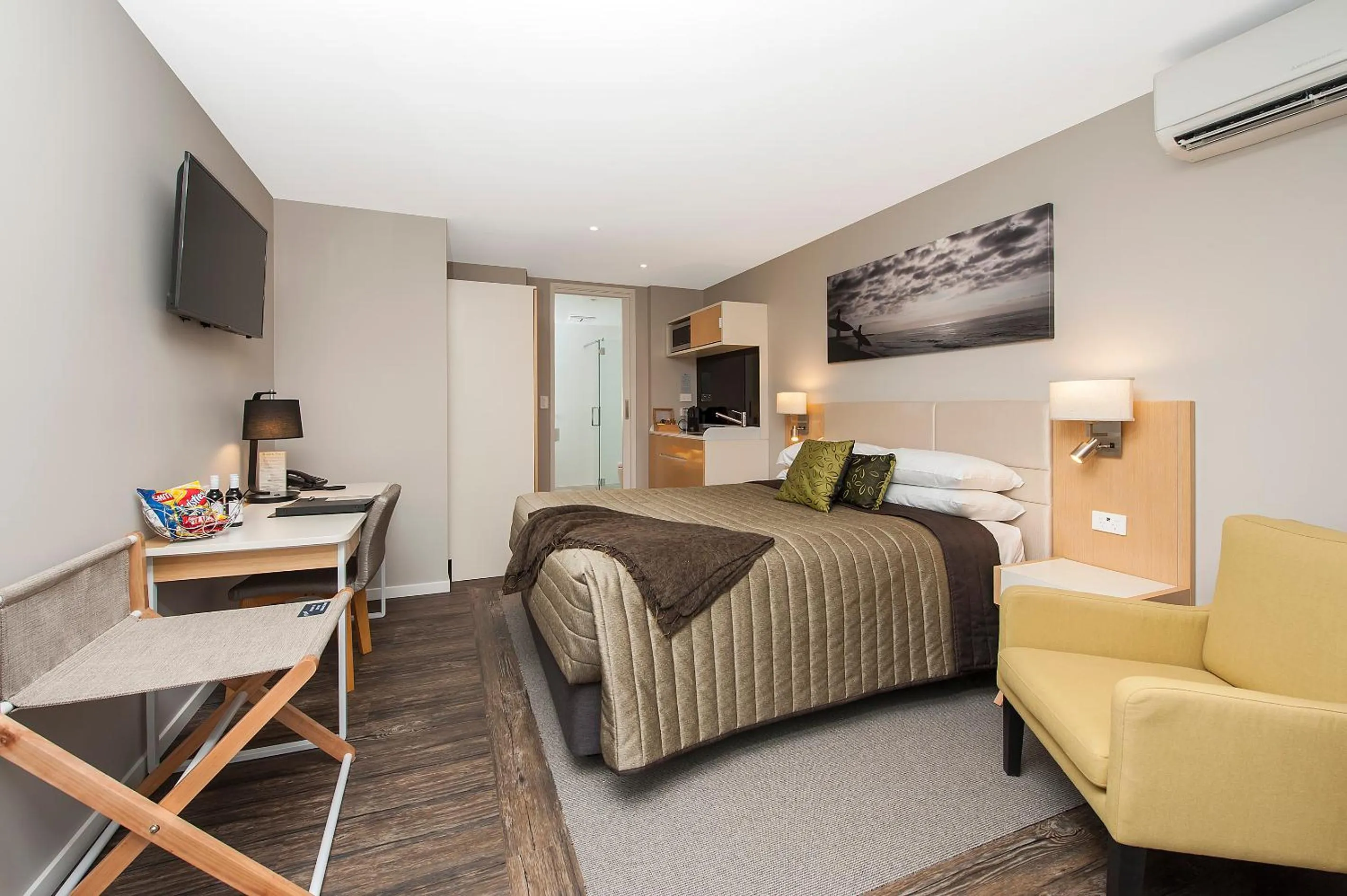 TV and multimedia, Bed in Allure On Ocean Motel - Mollymook Beach