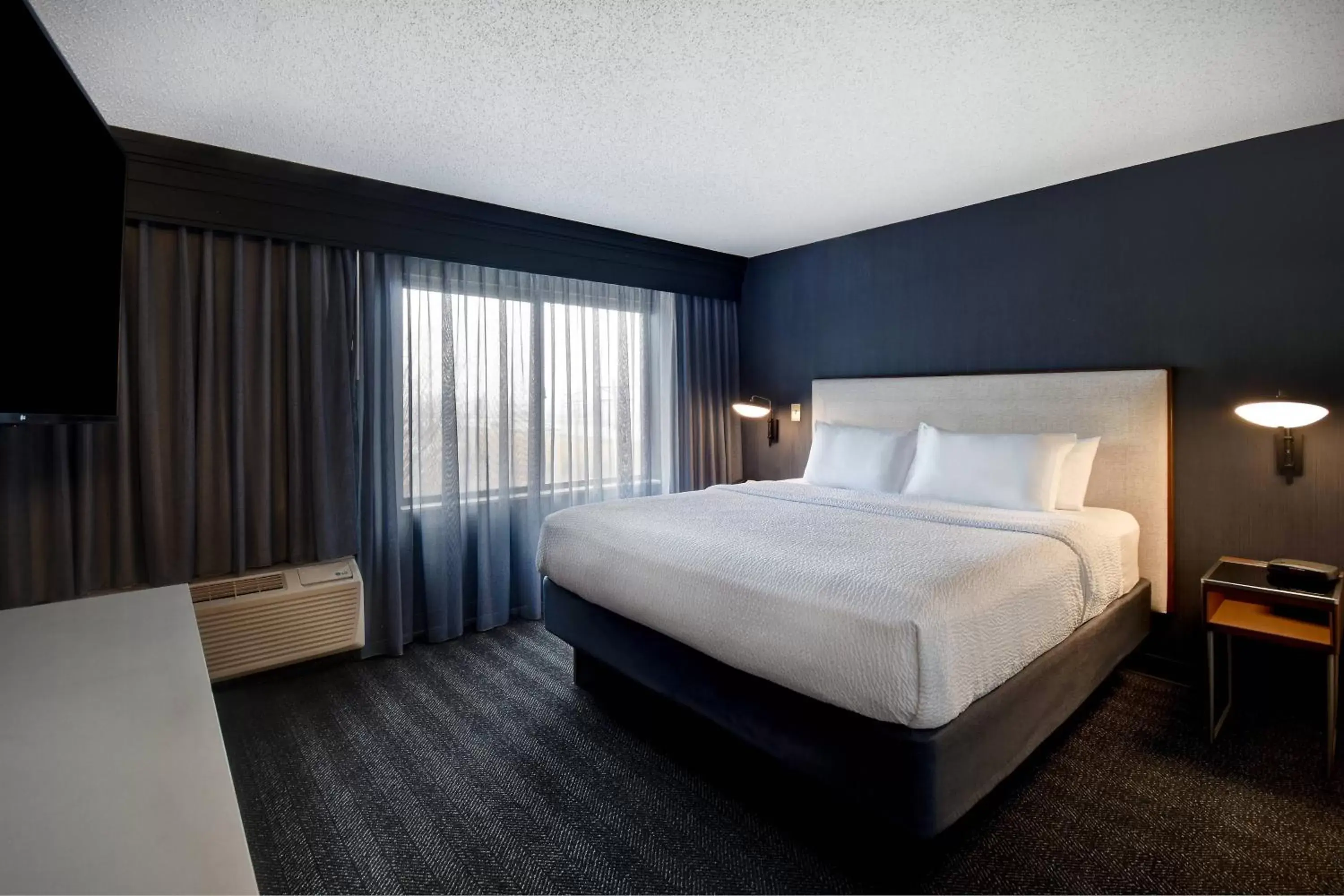 Bedroom, Bed in Courtyard by Marriott Cincinnati Airport