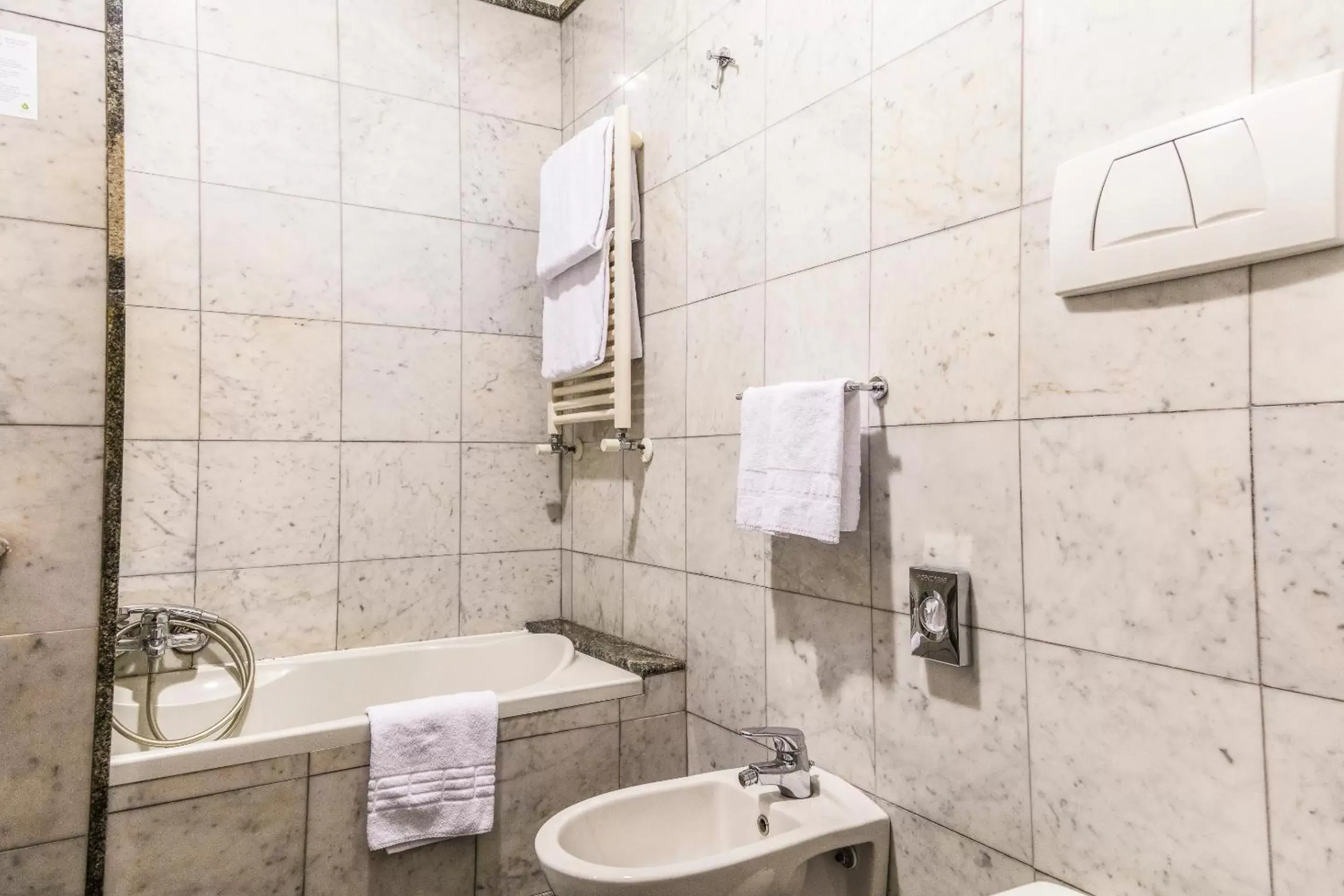 Bathroom in Hotel Giolli Nazionale