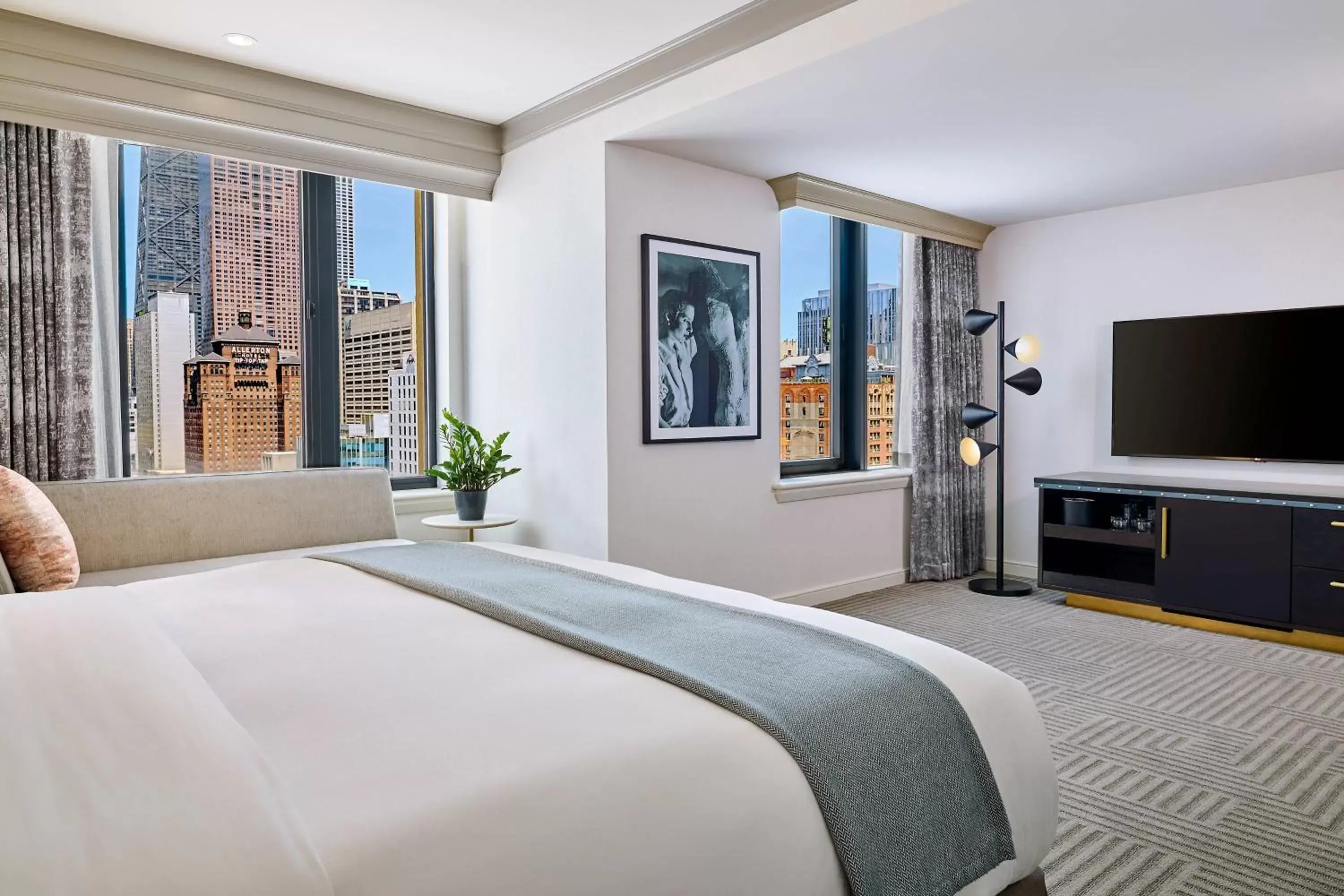 Bedroom, Bed in The Gwen, a Luxury Collection Hotel, Michigan Avenue Chicago