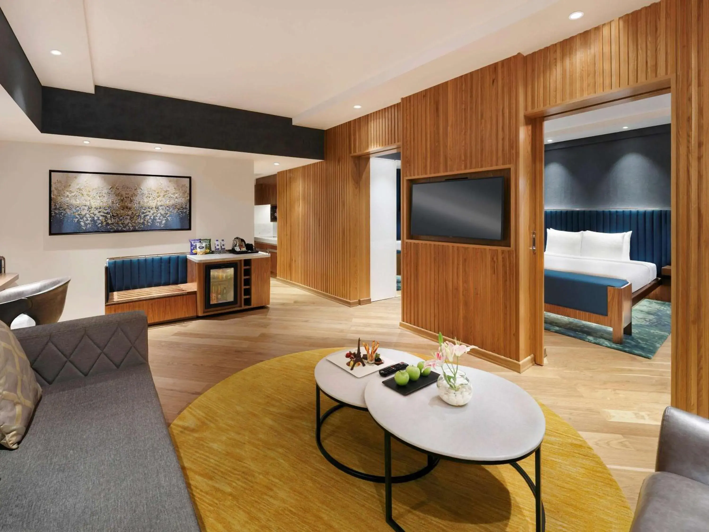 Photo of the whole room, TV/Entertainment Center in Novotel Mumbai Juhu Beach