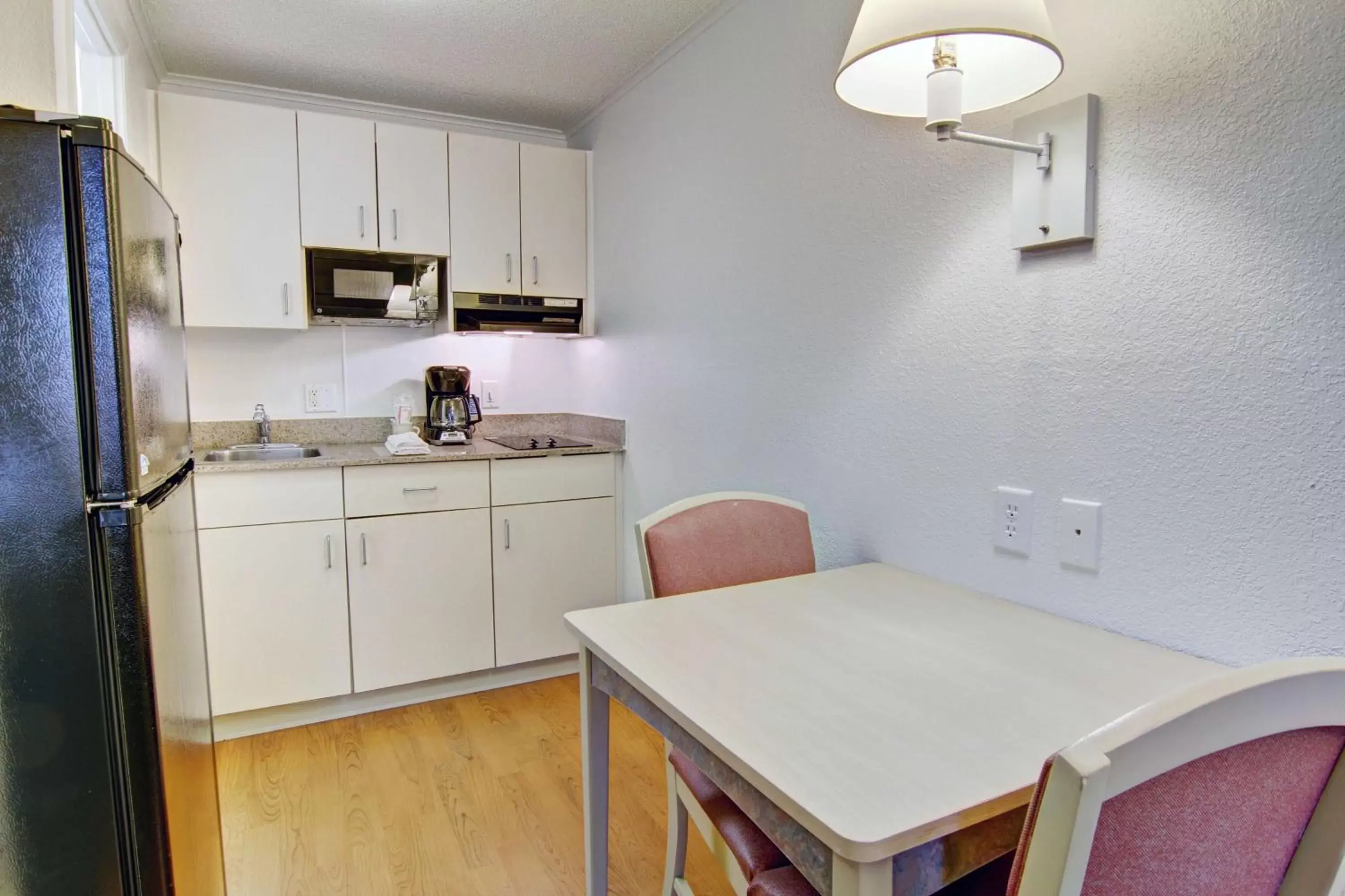 Coffee/tea facilities, Kitchen/Kitchenette in Suburban Studios Mentor - Cleveland Northeast