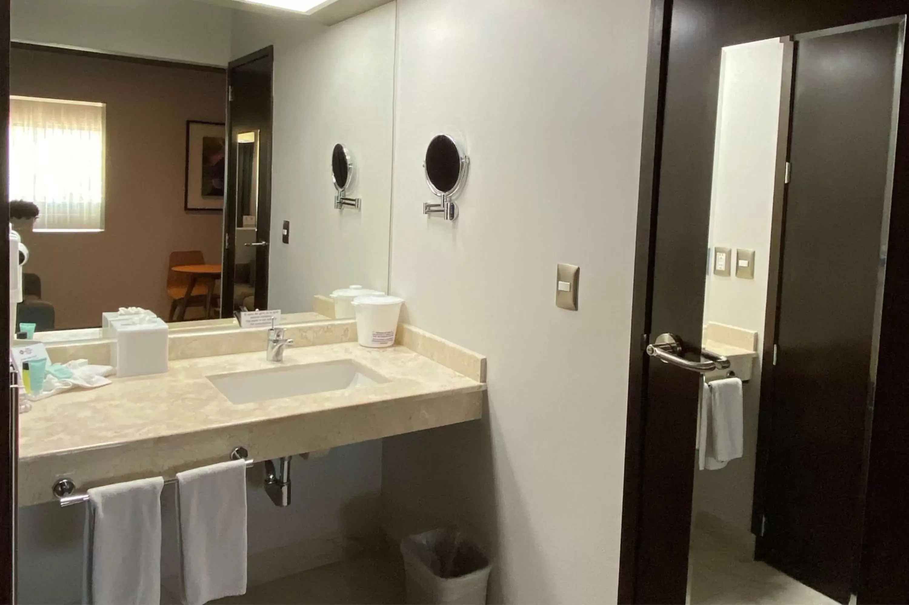 Bathroom in Best Western Plus Santa Cecilia Pachuca