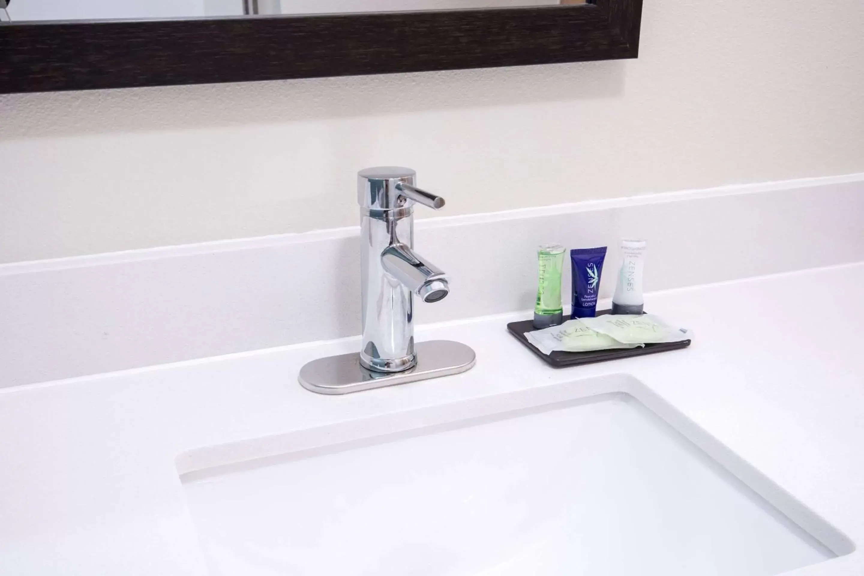 Bedroom in Sleep Inn & Suites Washington near Peoria Bedroom in Sleep Inn & Suites Washington near Peoria