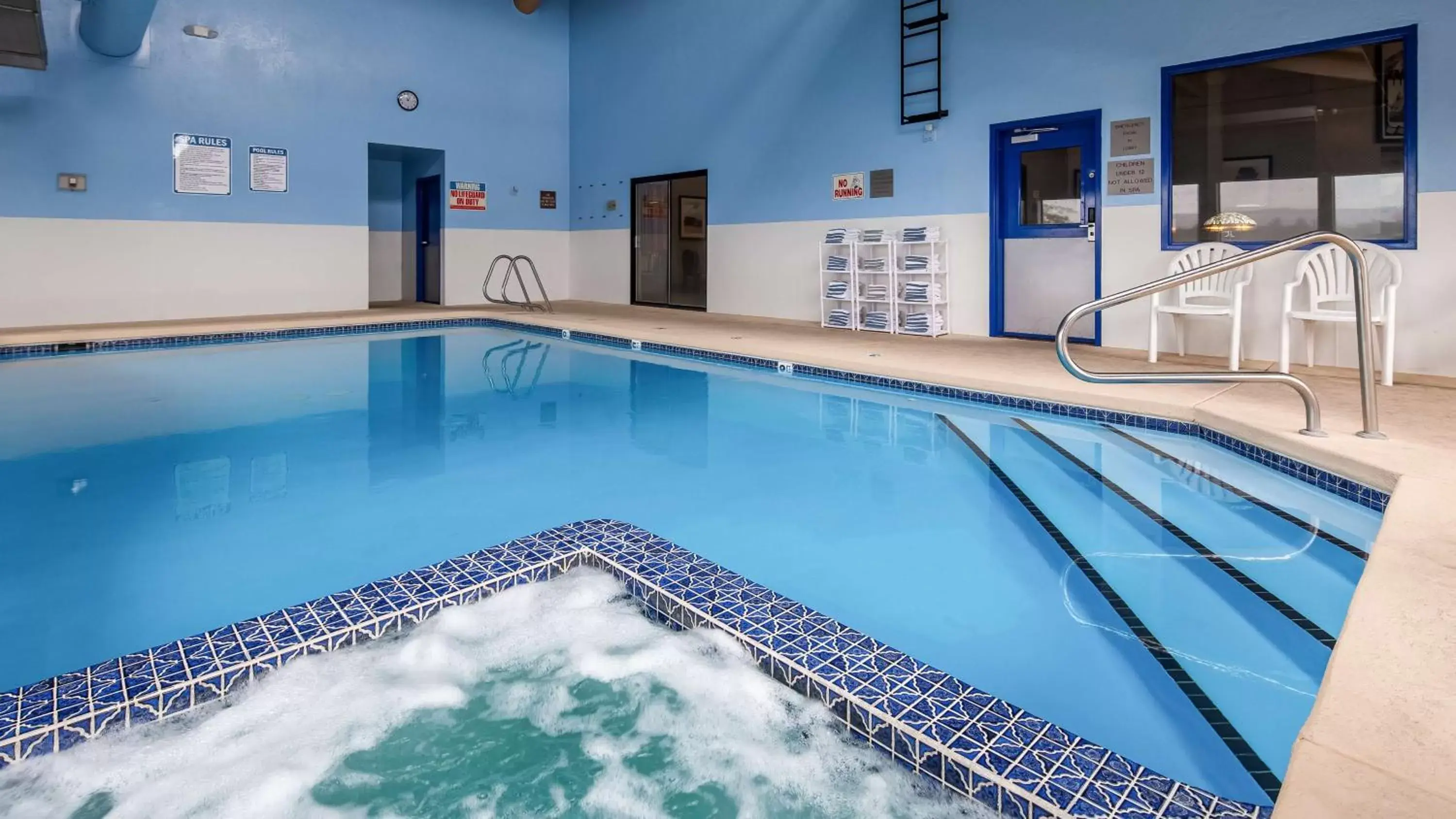 Activities, Swimming Pool in SureStay Hotel by Best Western Ellensburg