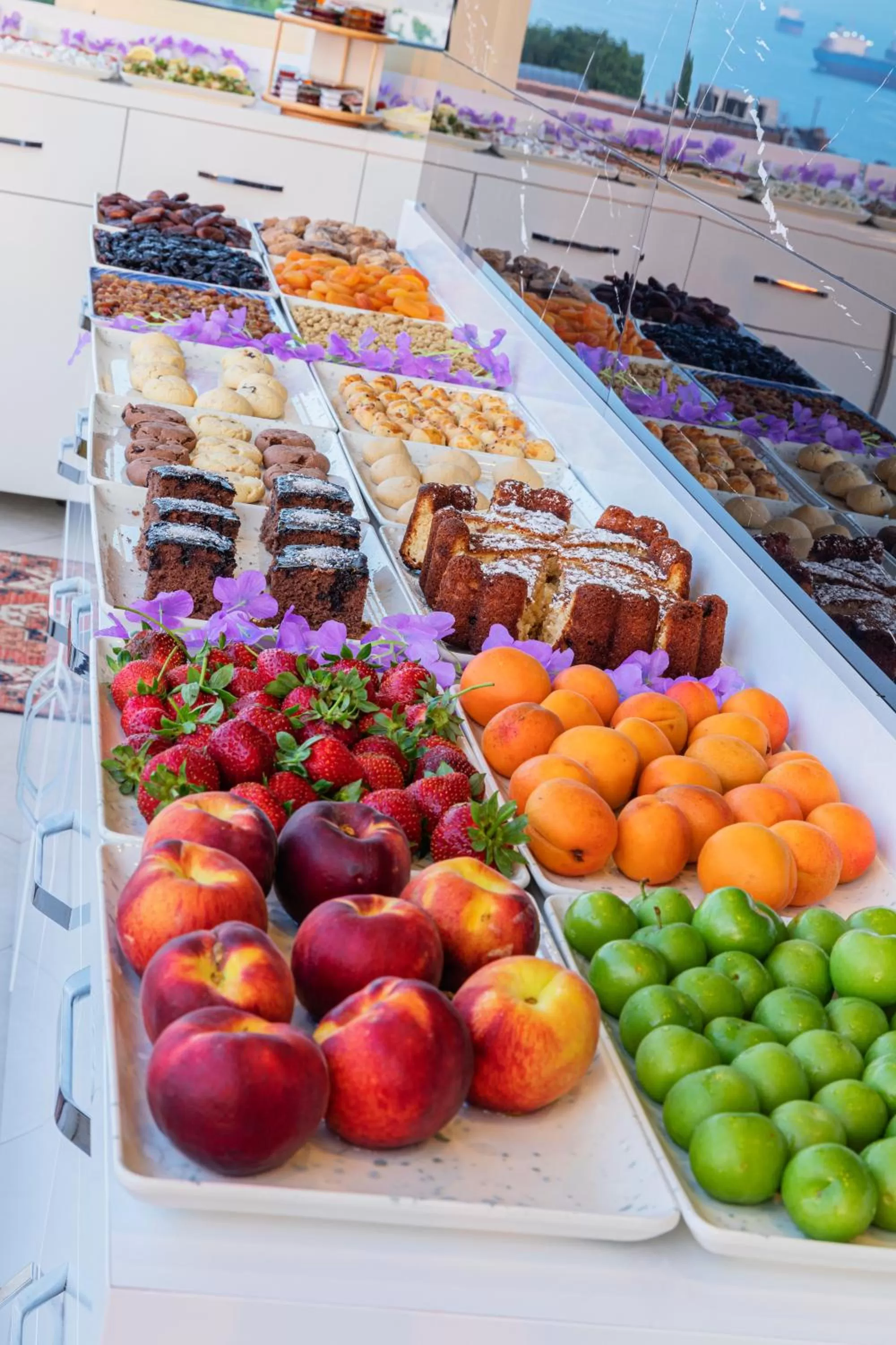 Restaurant/places to eat in Eastanbul Suites