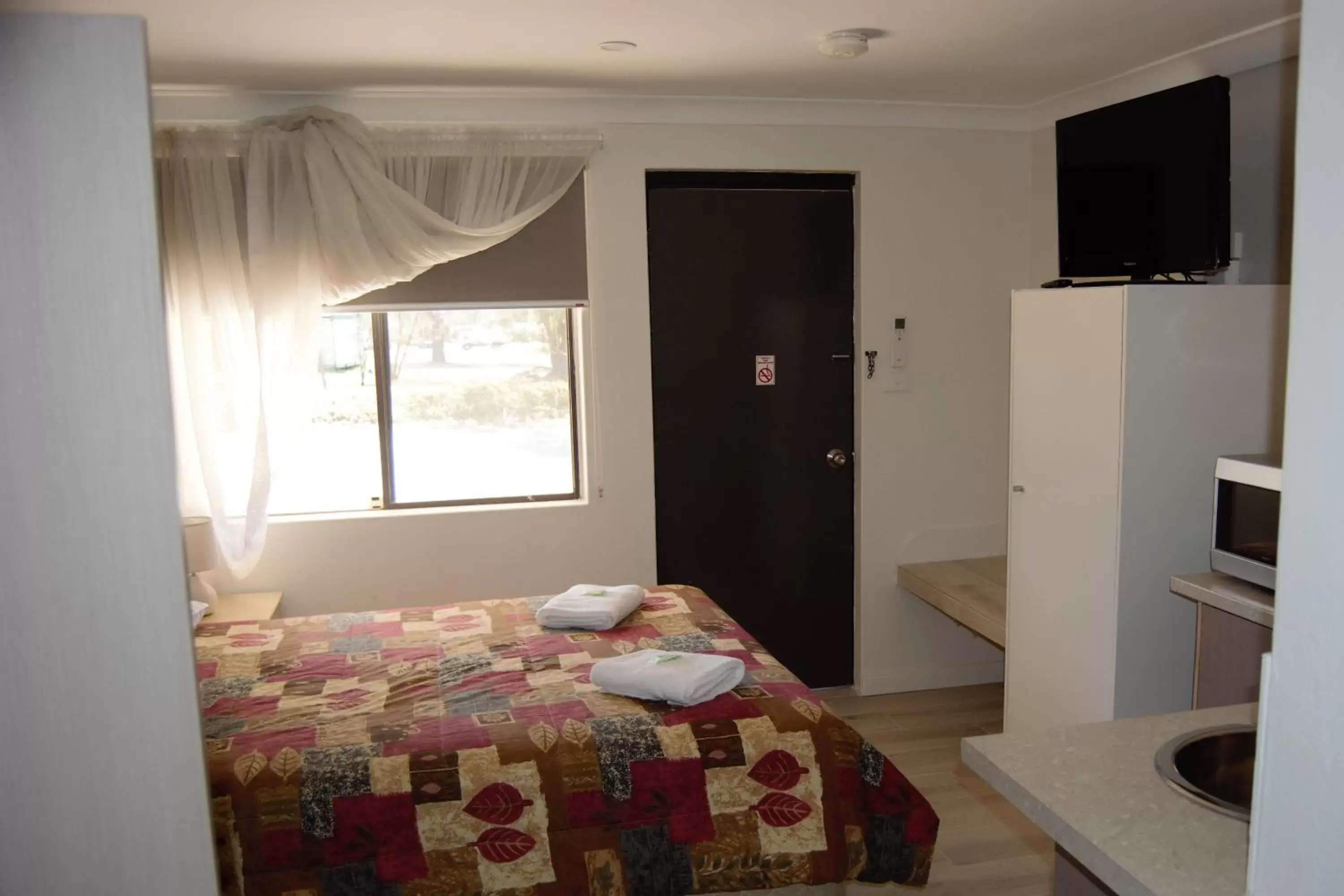 Bed in Civic Motor Inn Bed in Civic Motor Inn