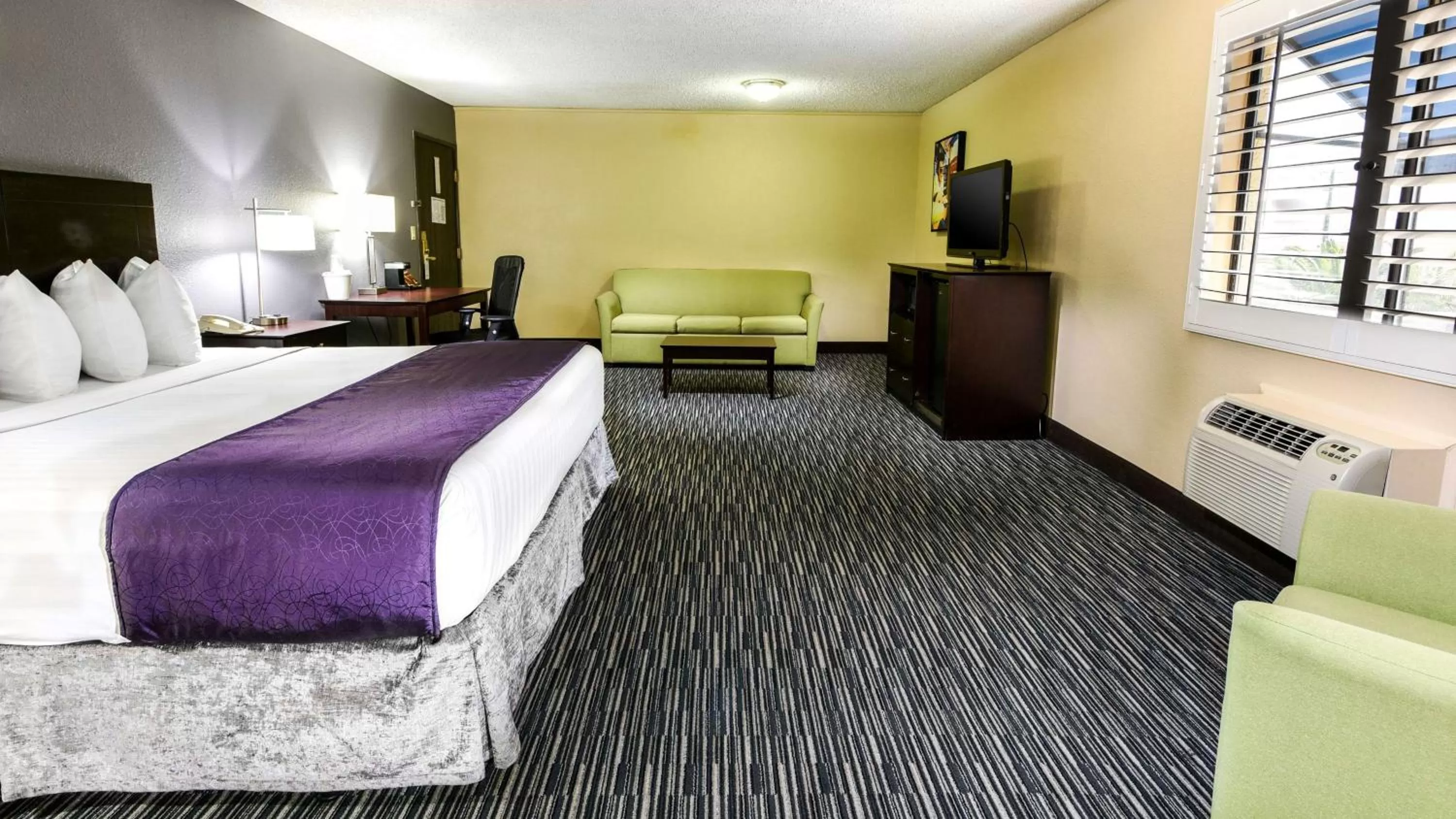 King Suite - Non-Smoking in Best Western McCarran Inn