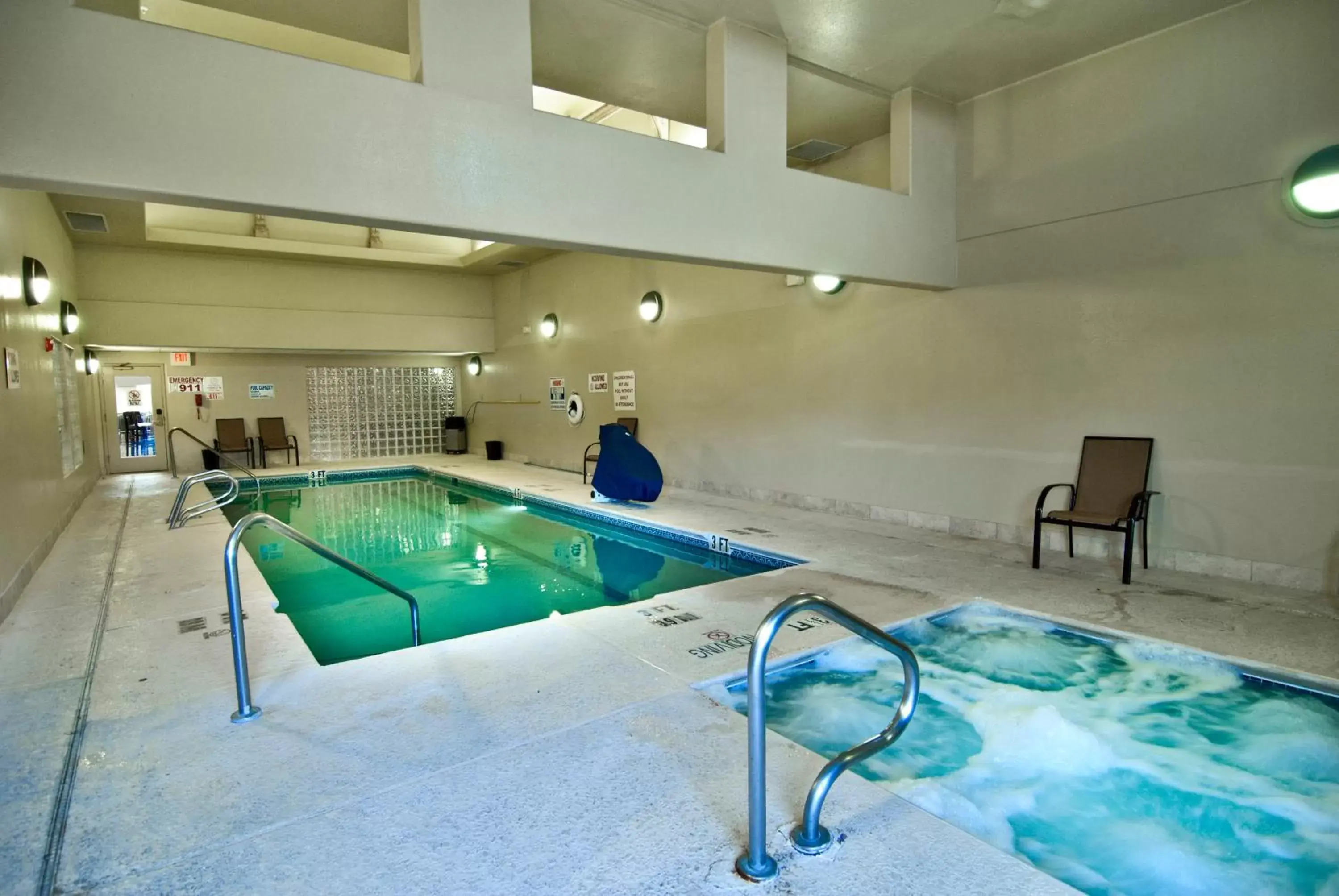 Swimming Pool in Radisson Hotel El Paso Airport