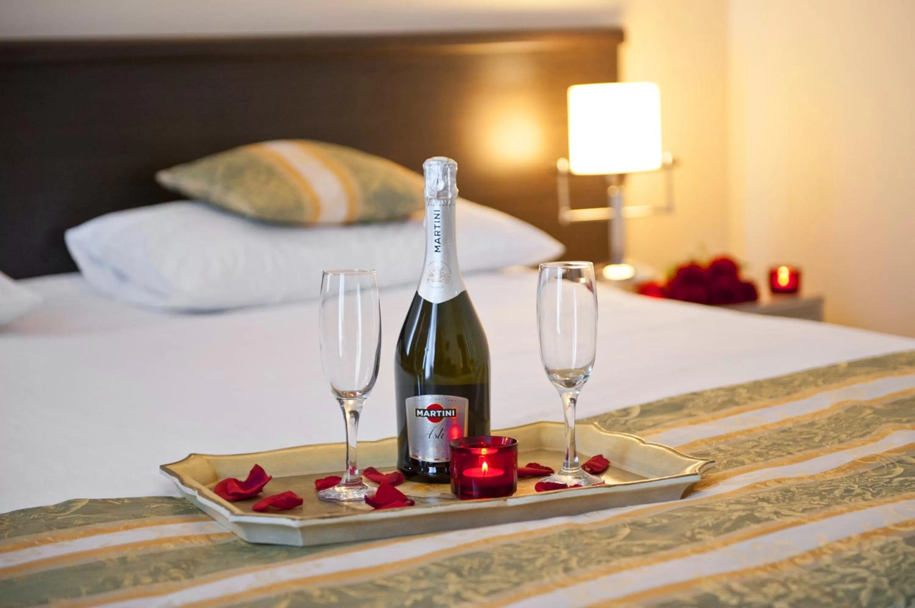 Bed in Manhattan Hotel & Restaurant