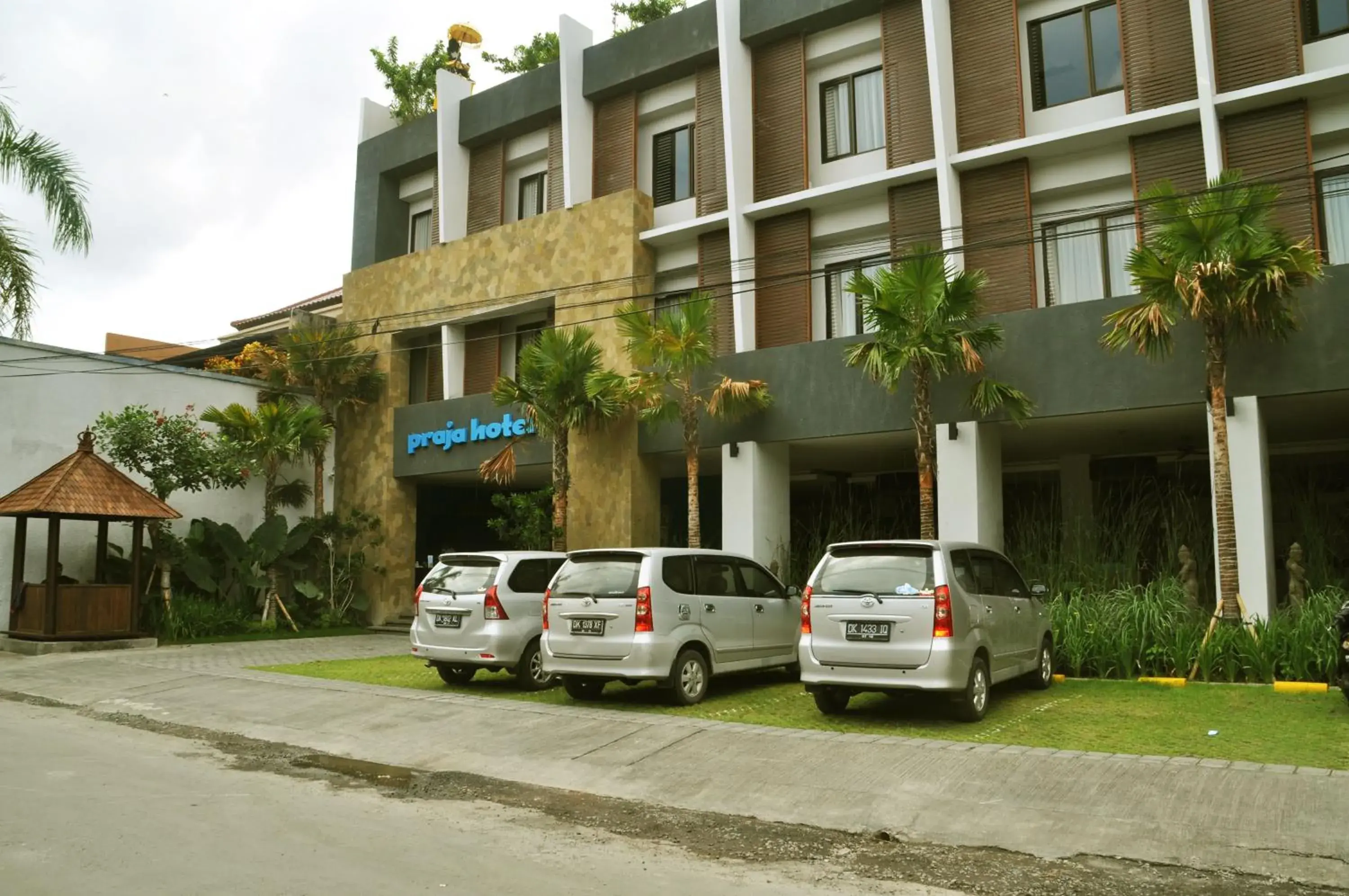 Facade/entrance, Property Building in Praja Hotel