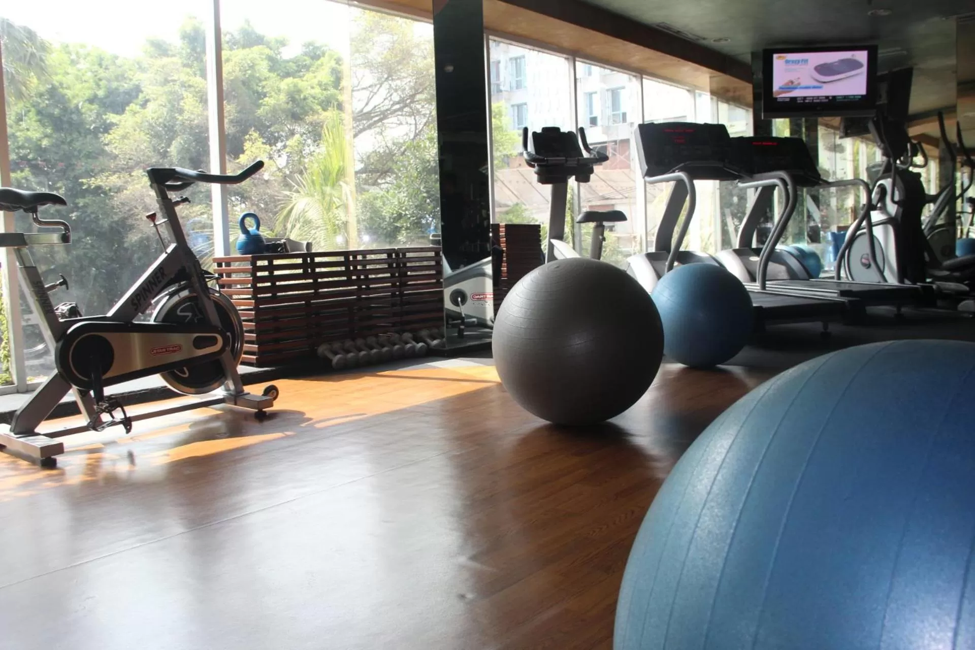 Fitness centre/facilities in Mercure Surabaya Grand Mirama