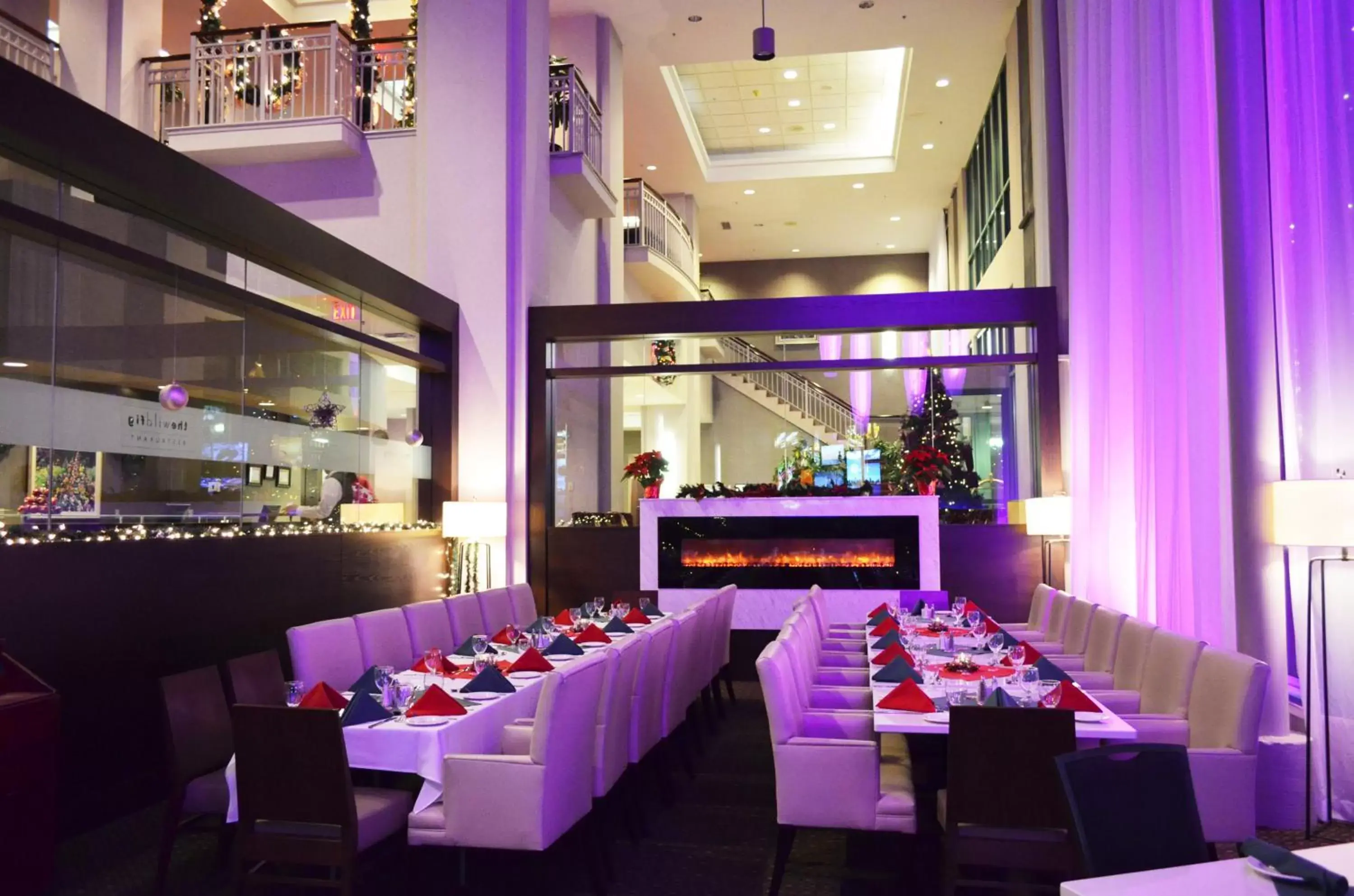 Lounge or bar, Restaurant/Places to Eat in Executive Plaza Hotel & Conference Centre, Metro Vancouver
