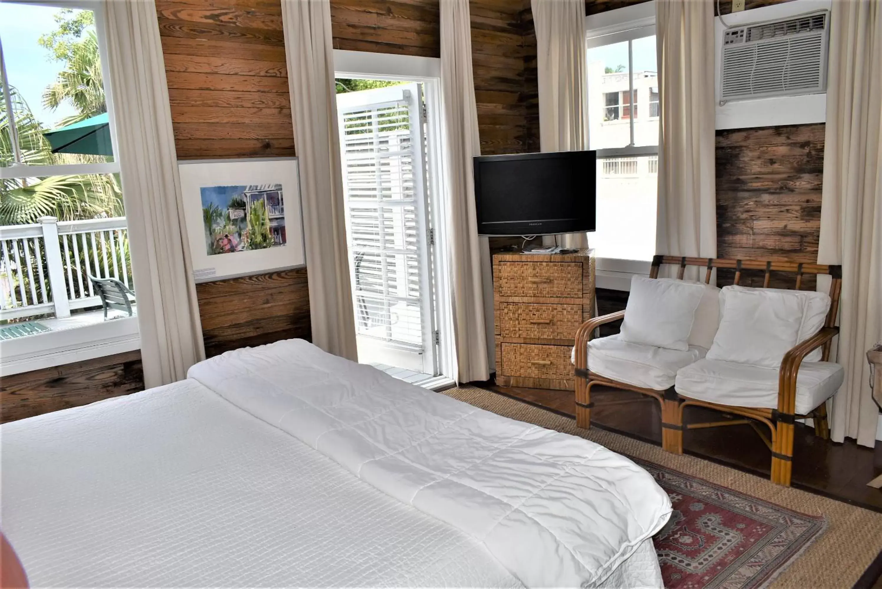 Photo of the whole room, Bed in Simonton Court Historic Inn & Cottages