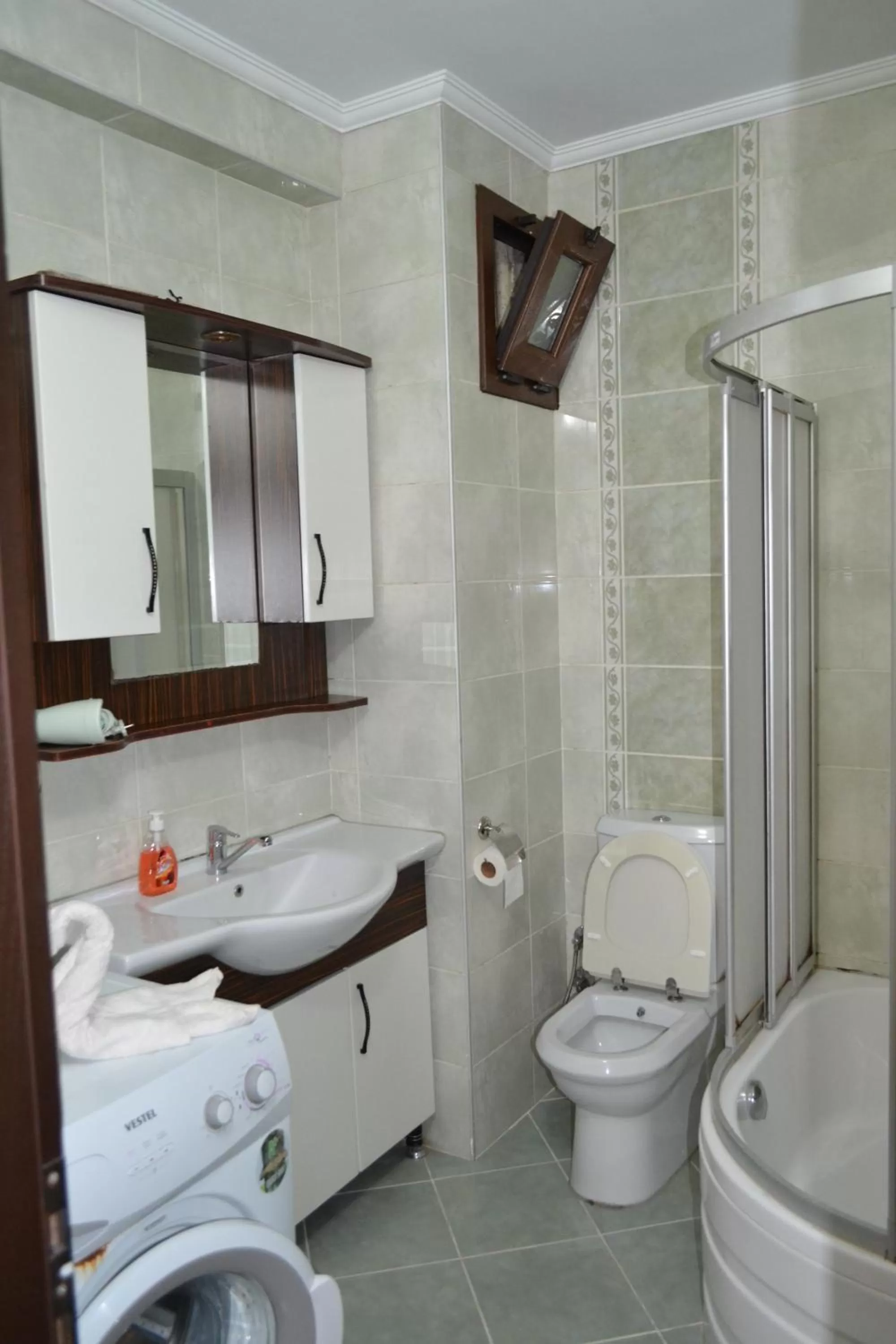 Shower, Bathroom in The Twins Apartmens