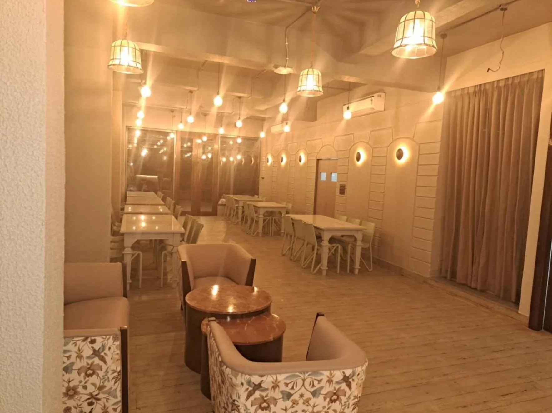 Restaurant/places to eat in Sai Celebrations Inn Shirdi