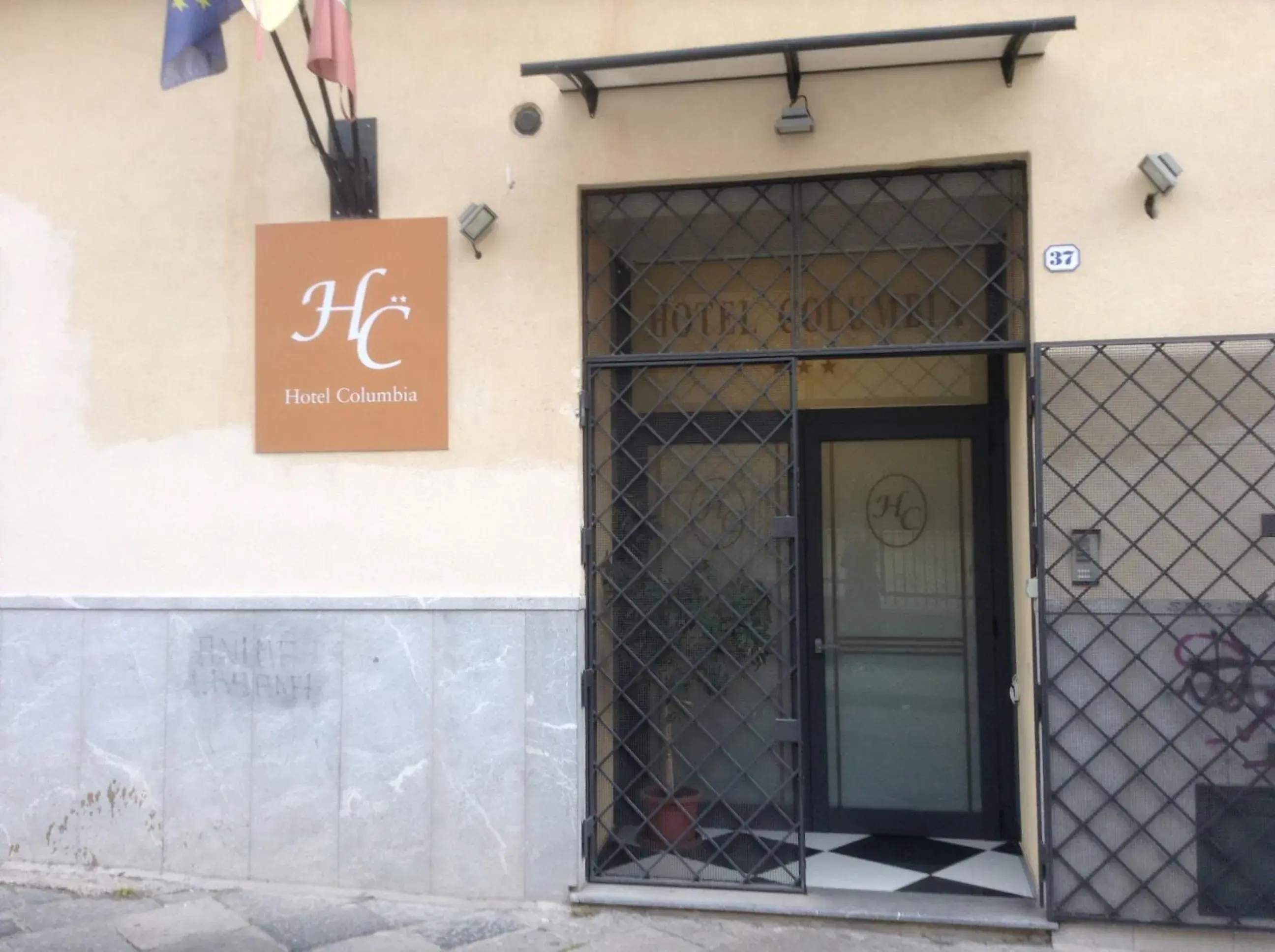 Facade/entrance in Hotel Columbia Facade/entrance in Hotel Columbia