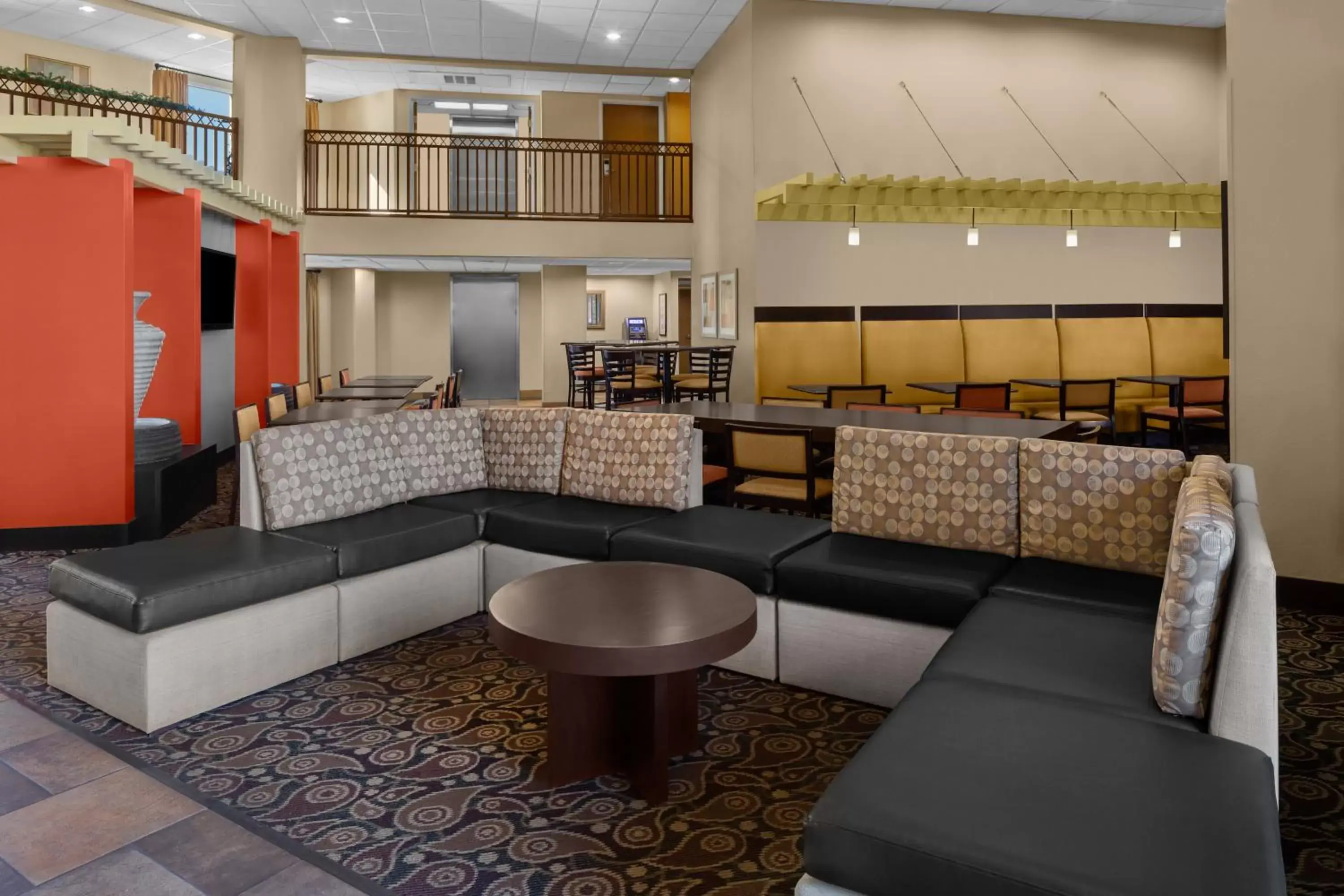 Lobby or reception, Lounge/Bar in Holiday Inn Express Hotel & Suites Scottsdale - Old Town, an IHG Hotel