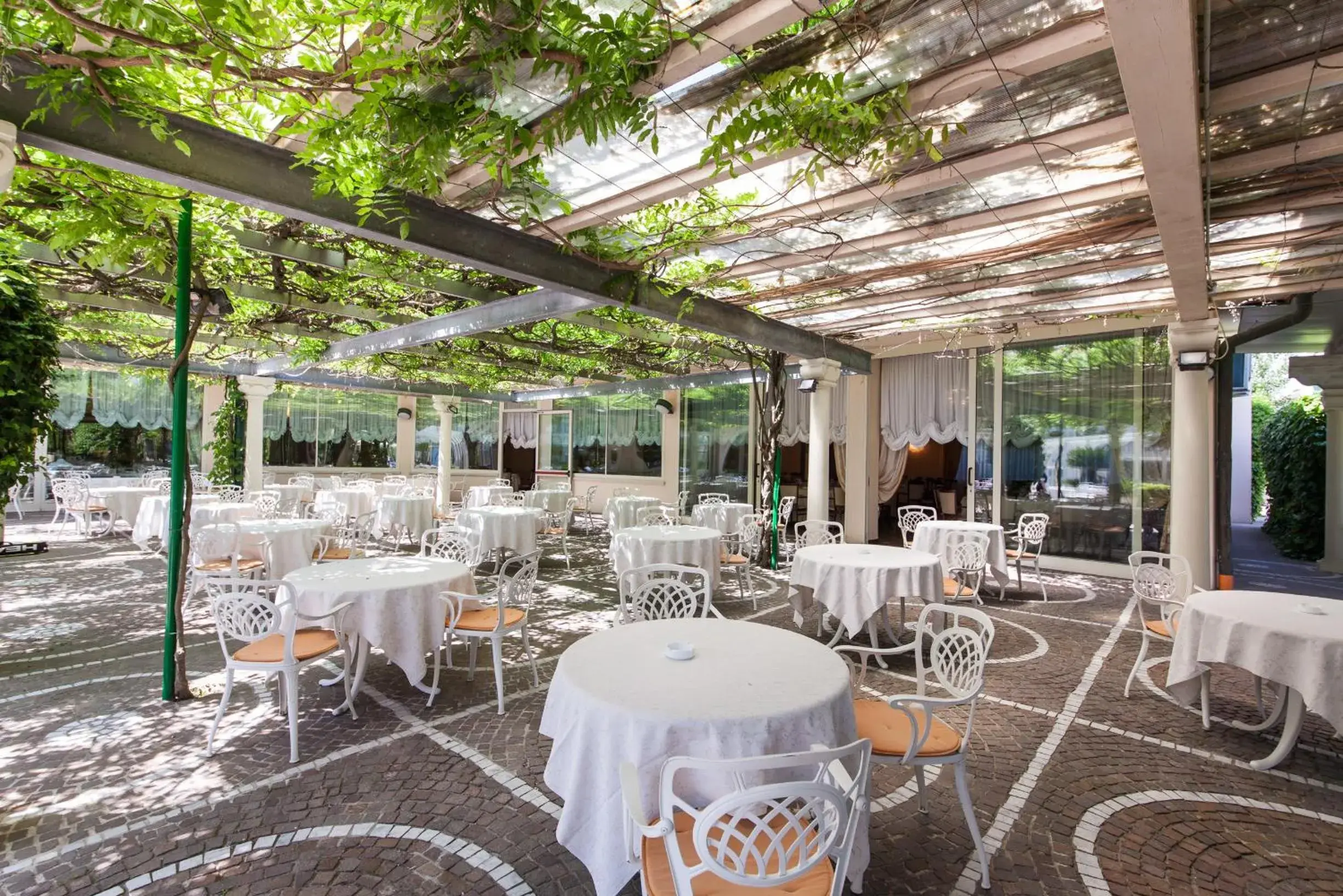 Patio, Restaurant/Places to Eat in Hotel Aurelia