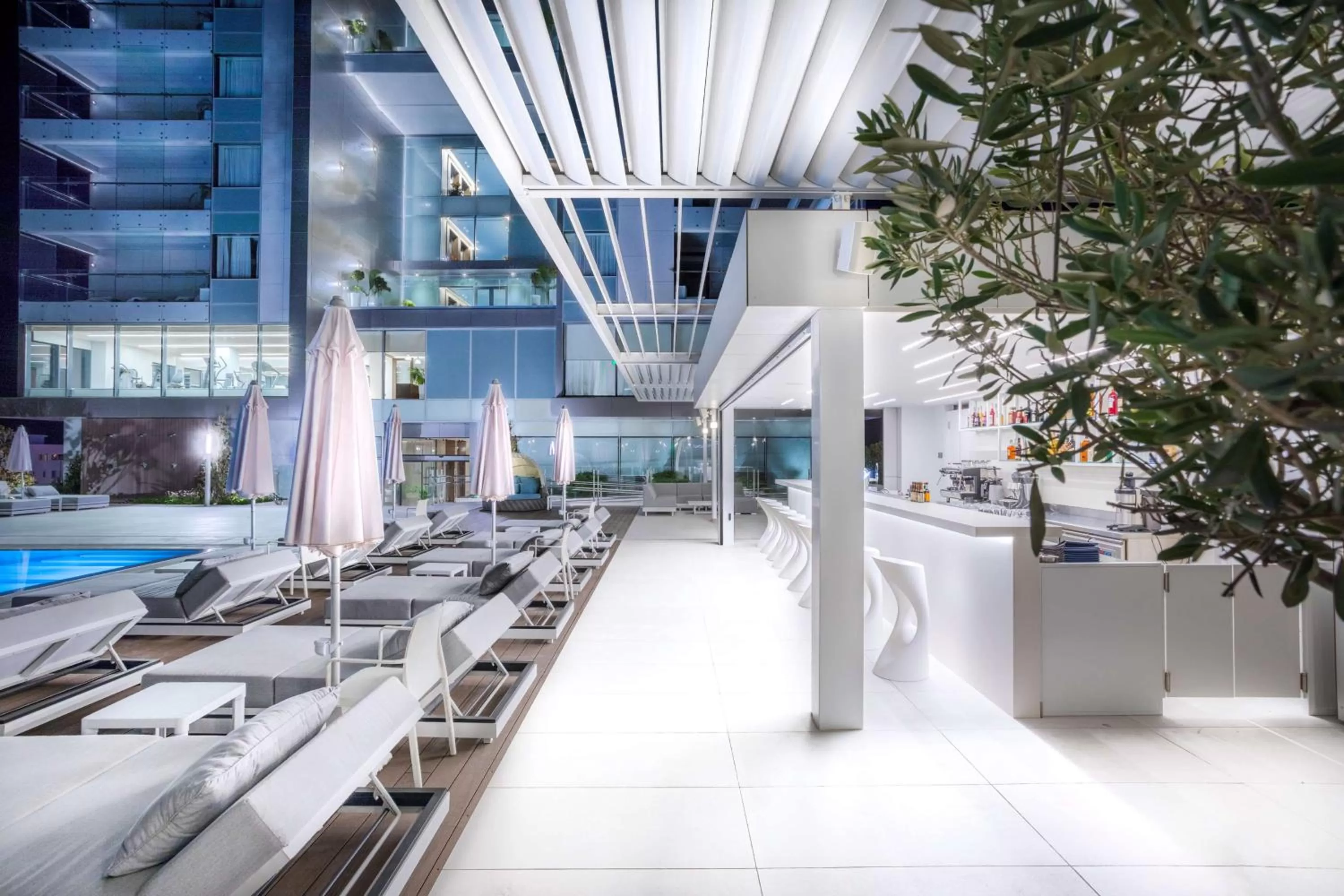 Lounge or bar in Radisson Blu Hotel, Larnaca