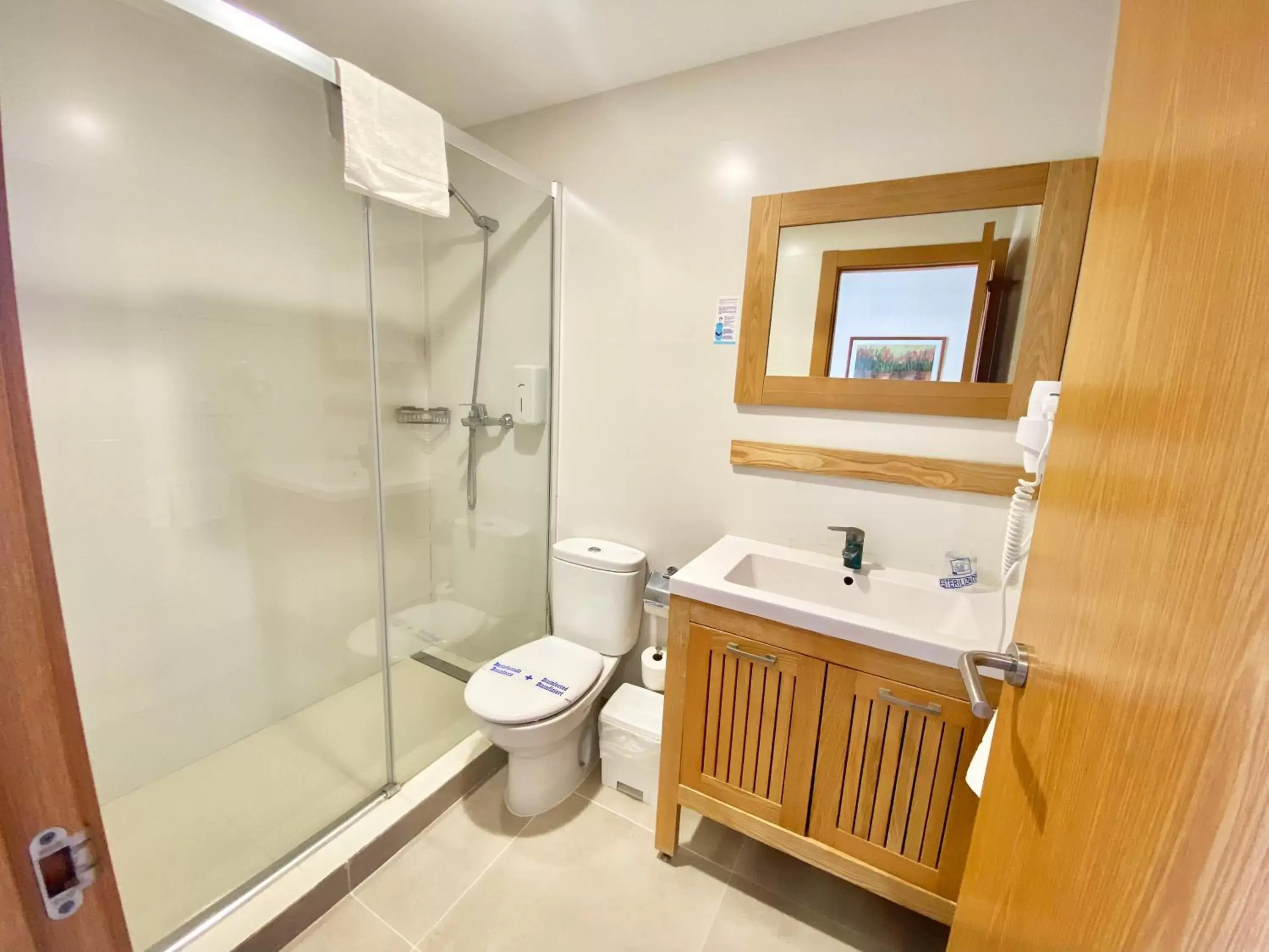 Shower, Bathroom in Bluewater Hotel