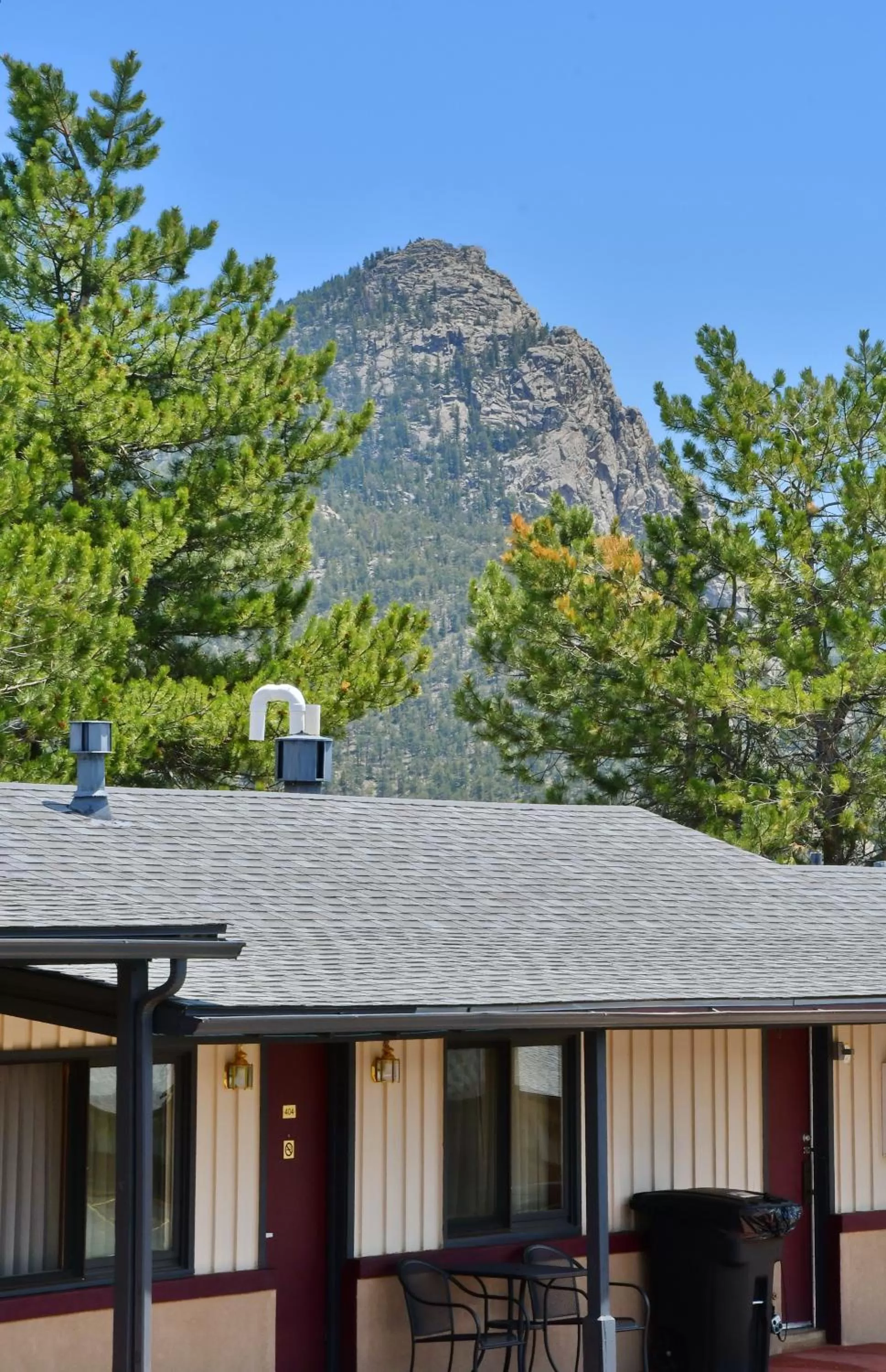 Facade/entrance in Murphy's Resort