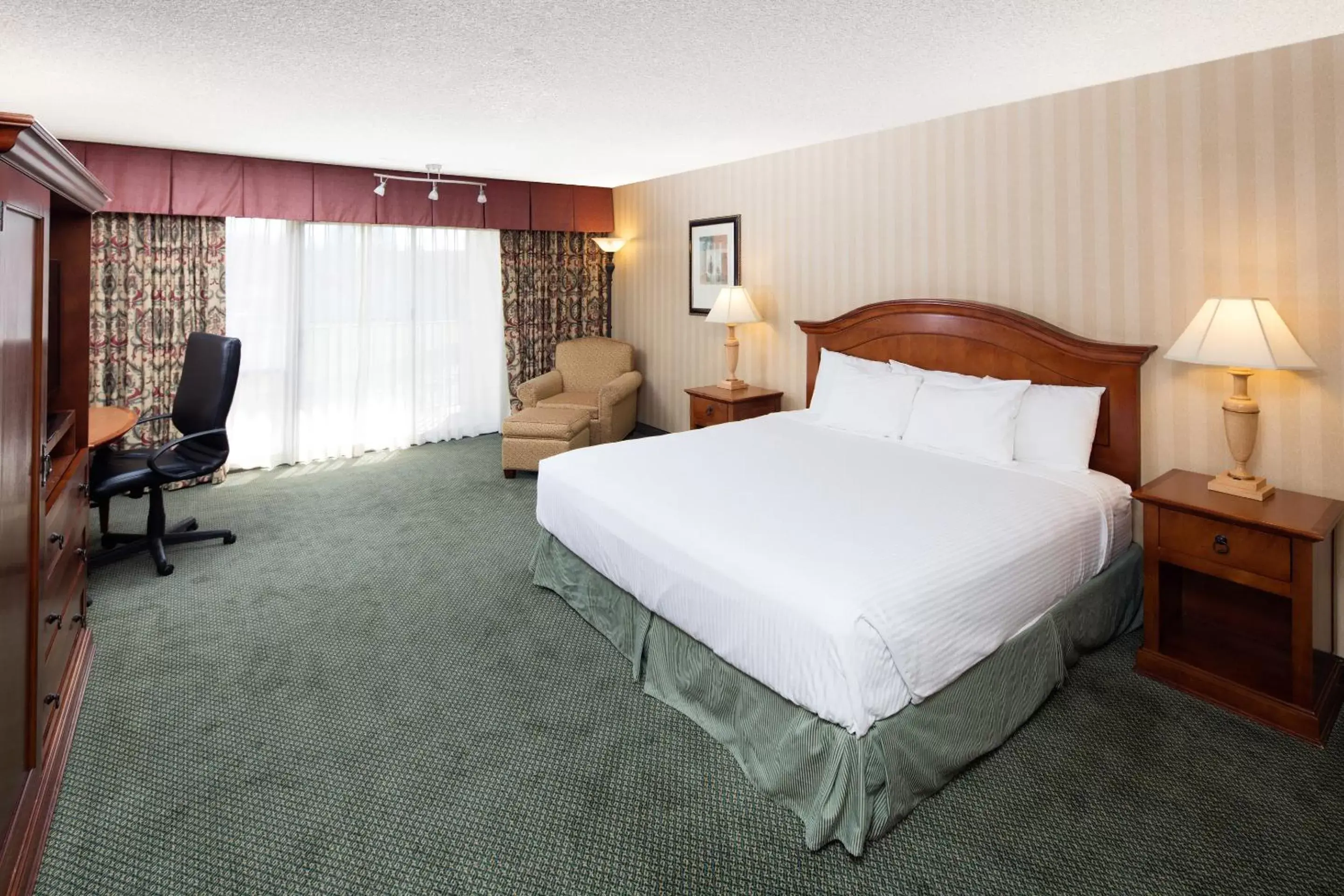 Photo of the whole room, Bed in Red Lion Hotel Pendleton Photo of the whole room, Bed in Red Lion Hotel Pendleton