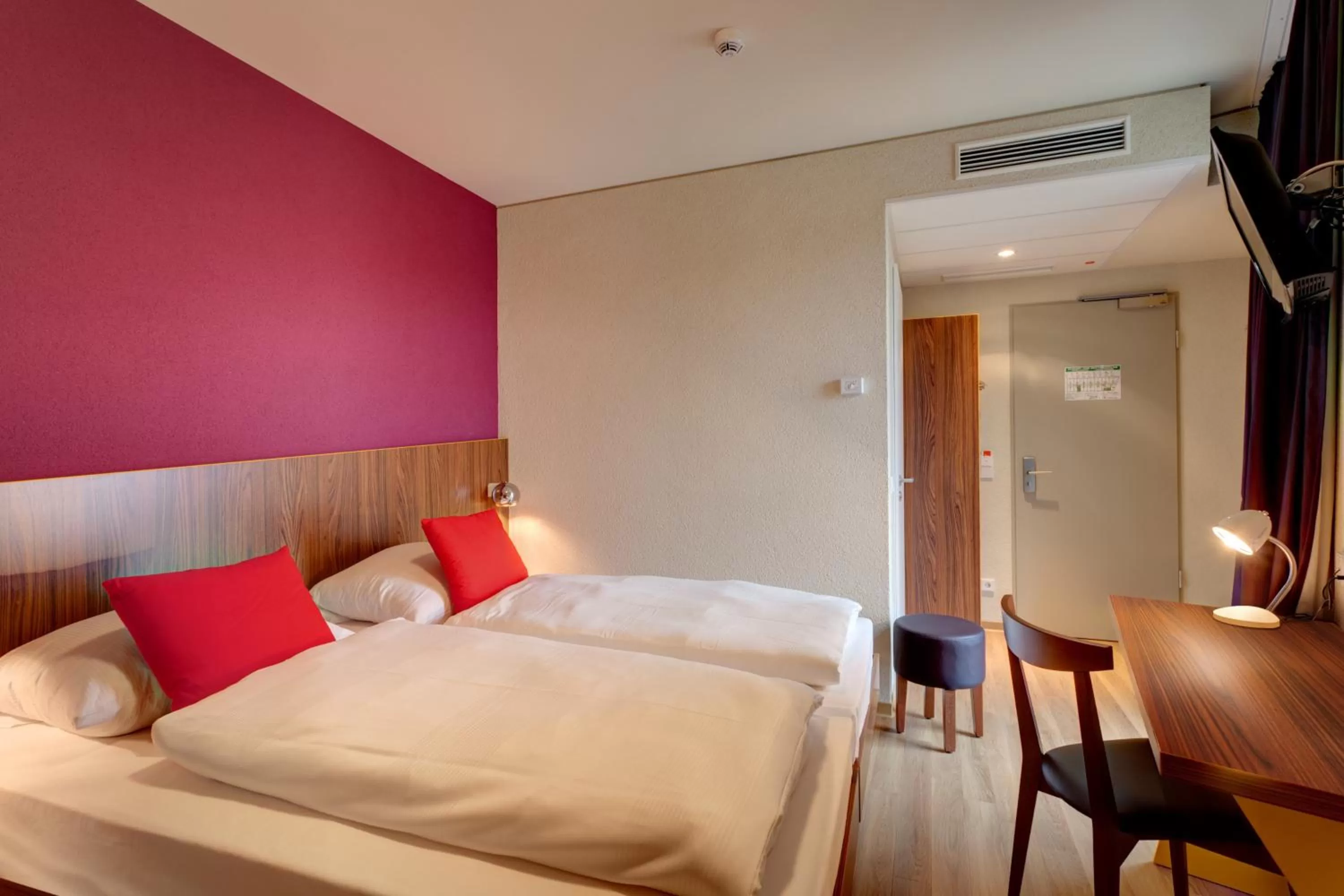 Photo of the whole room, Bed in MEININGER Hotel Frankfurt Main / Airport