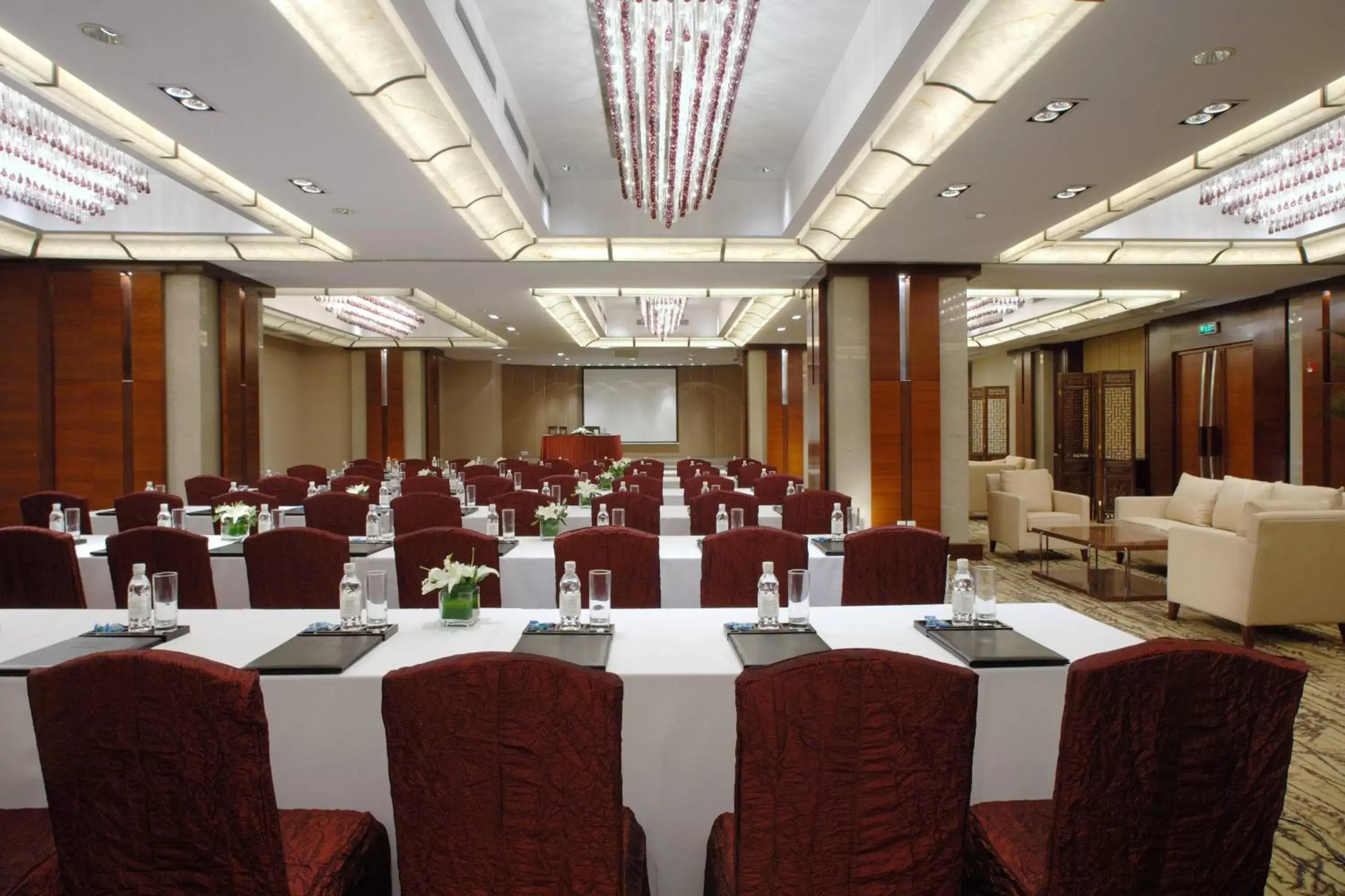 Meeting/conference room in Four Points by Sheraton Shanghai, Pudong