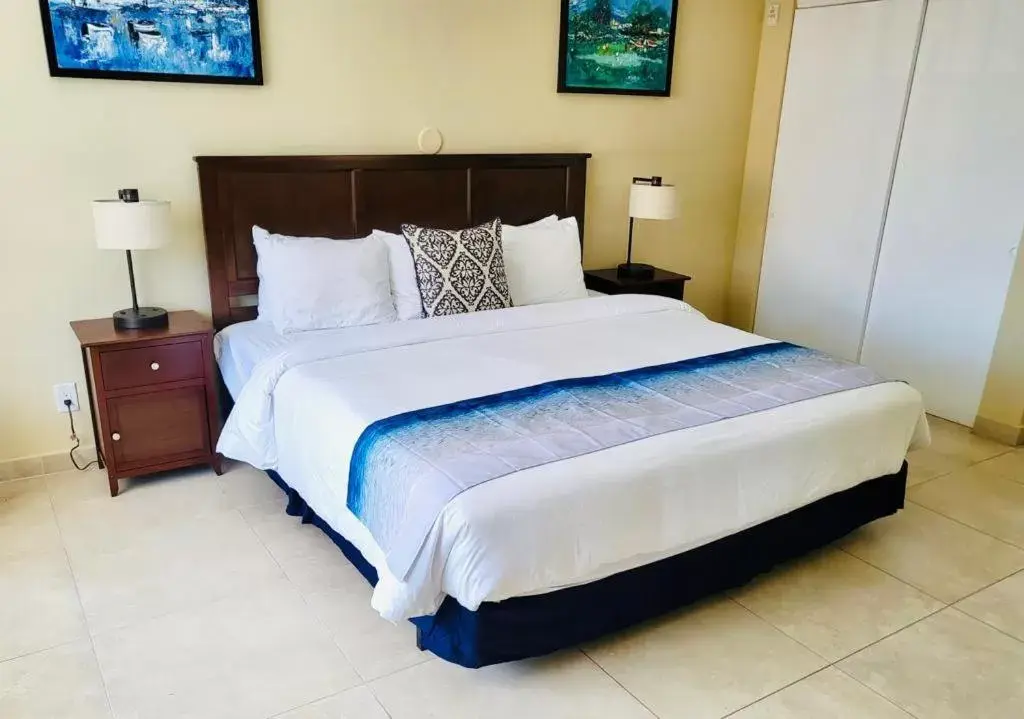 Bed in Prestige Hotel Vero Beach