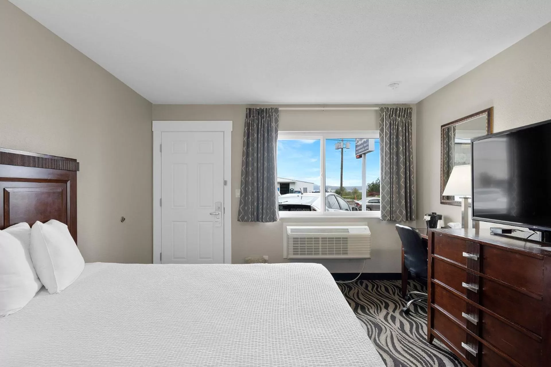 Bed in Astoria Rivershore Motel