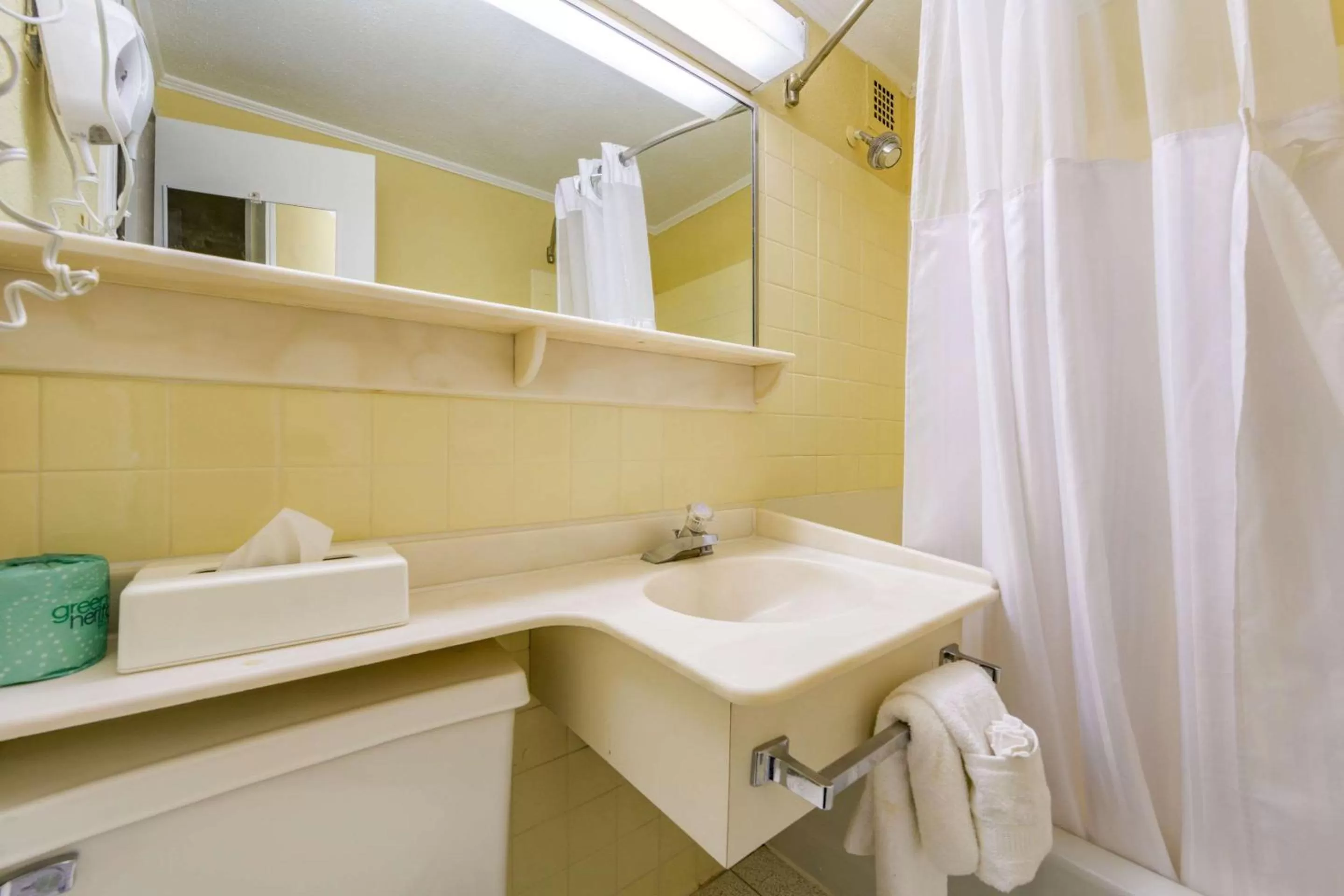 Bathroom in Inn at Lebanon - Hershey & Manheim area