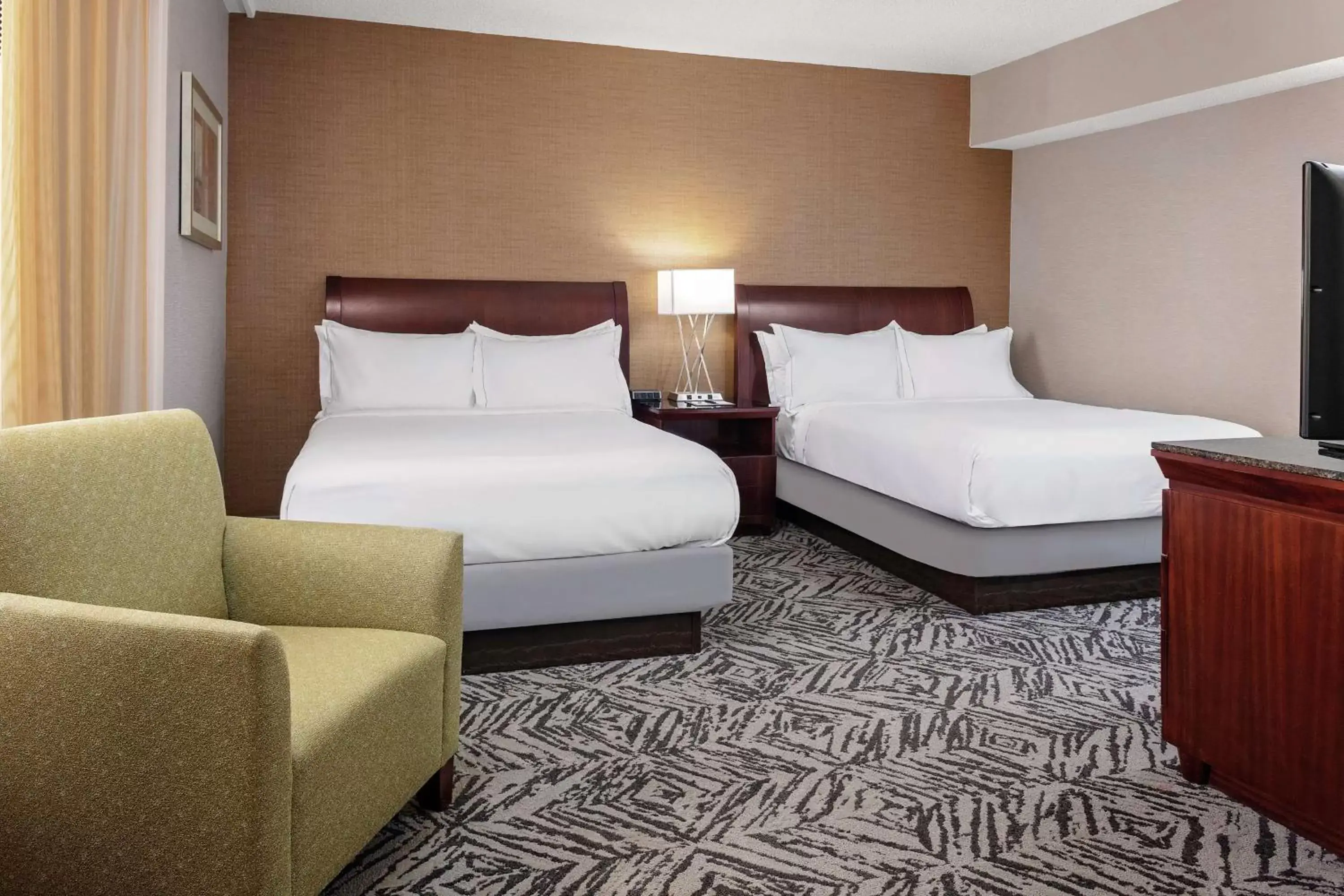 Bed in DoubleTree by Hilton Hotel & Executive Meeting Center Omaha-Downtown