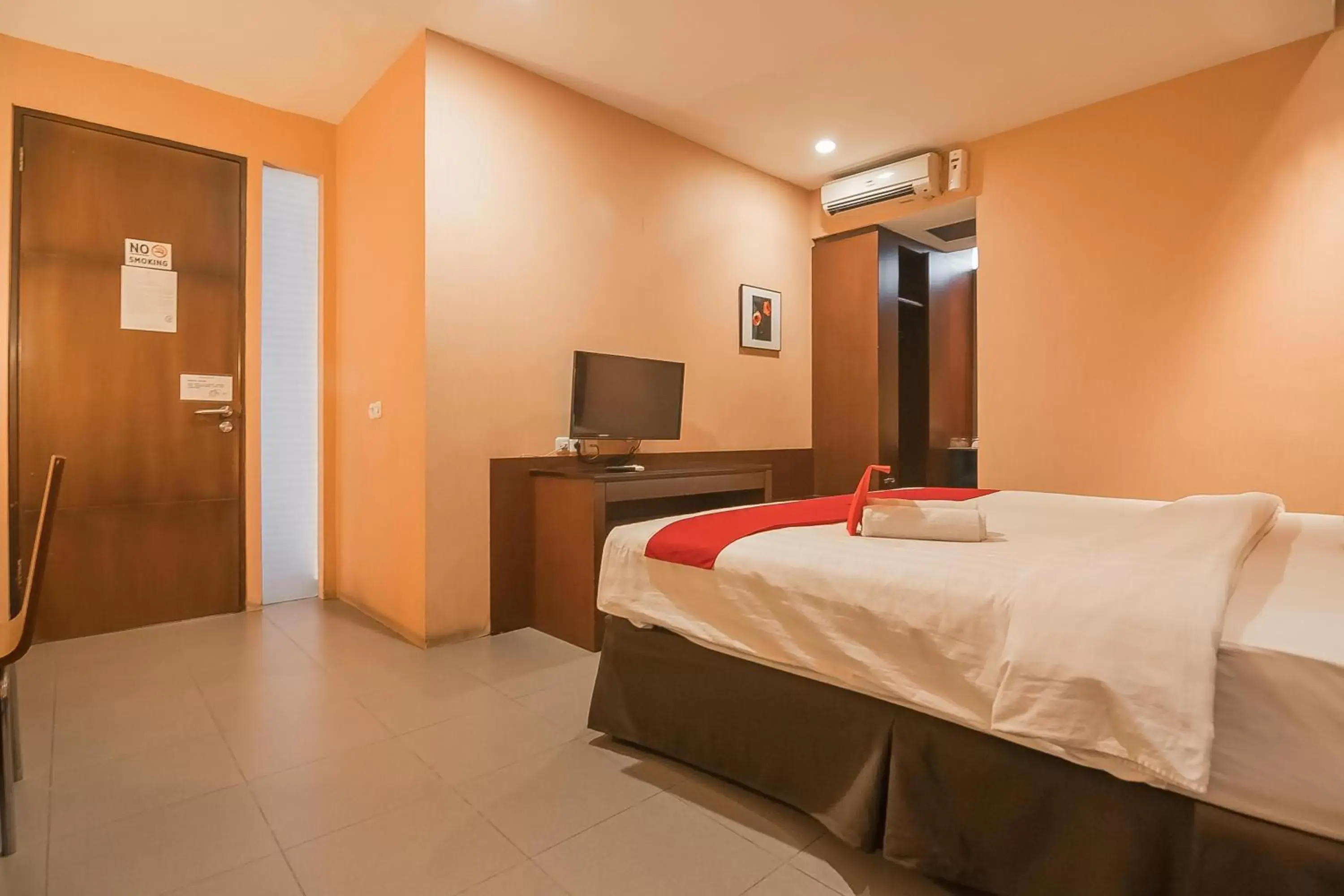 Bedroom in RedDoorz Plus @ Cipaganti Street 3