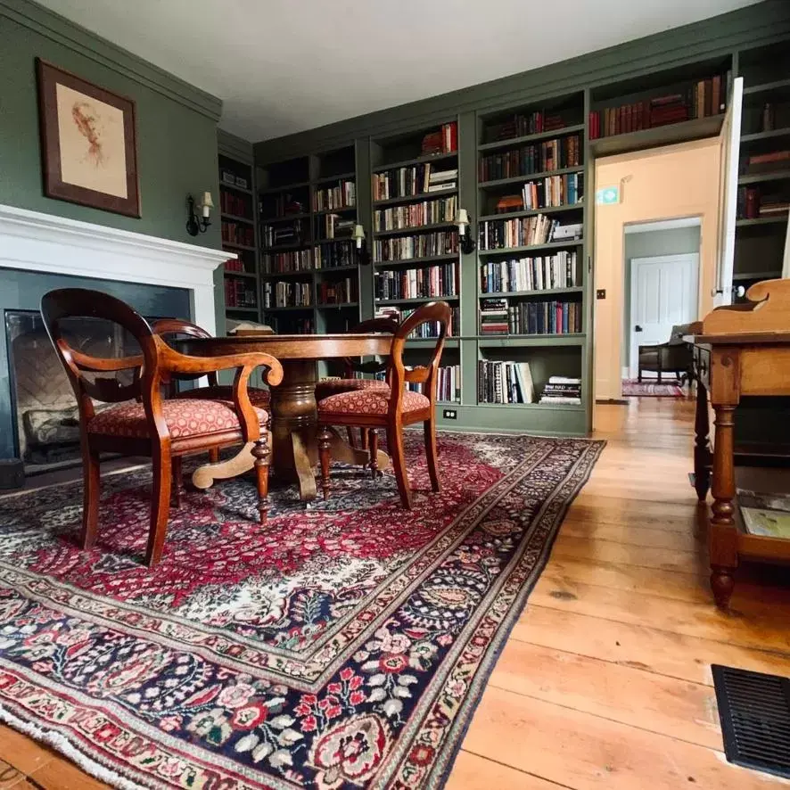 Library in Woodbourne Inn