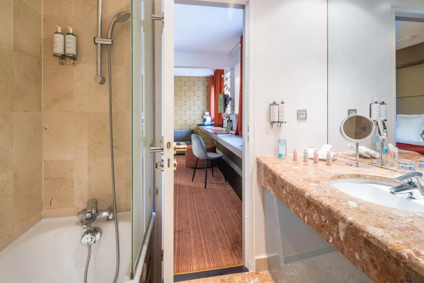 Bathroom in Hôtel Paris Neuilly