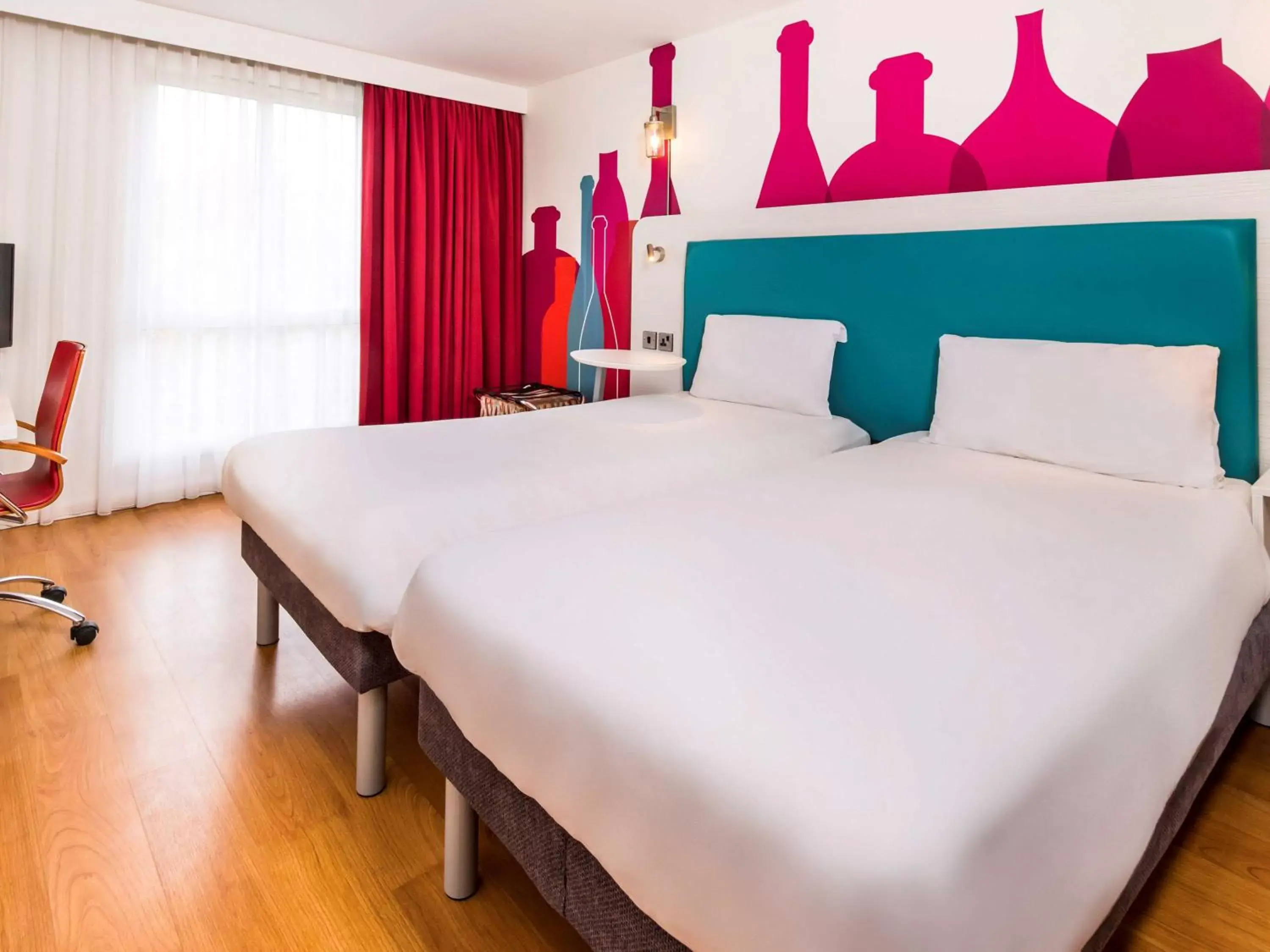 Photo of the whole room, Bed in ibis Styles Barnsley