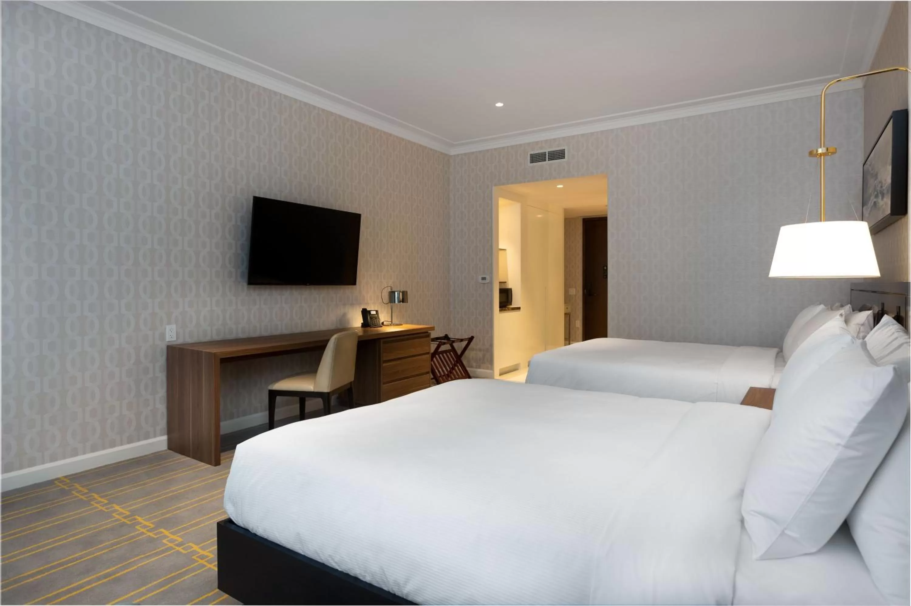 Photo of the whole room, Bed in Sutton Place Hotel Toronto