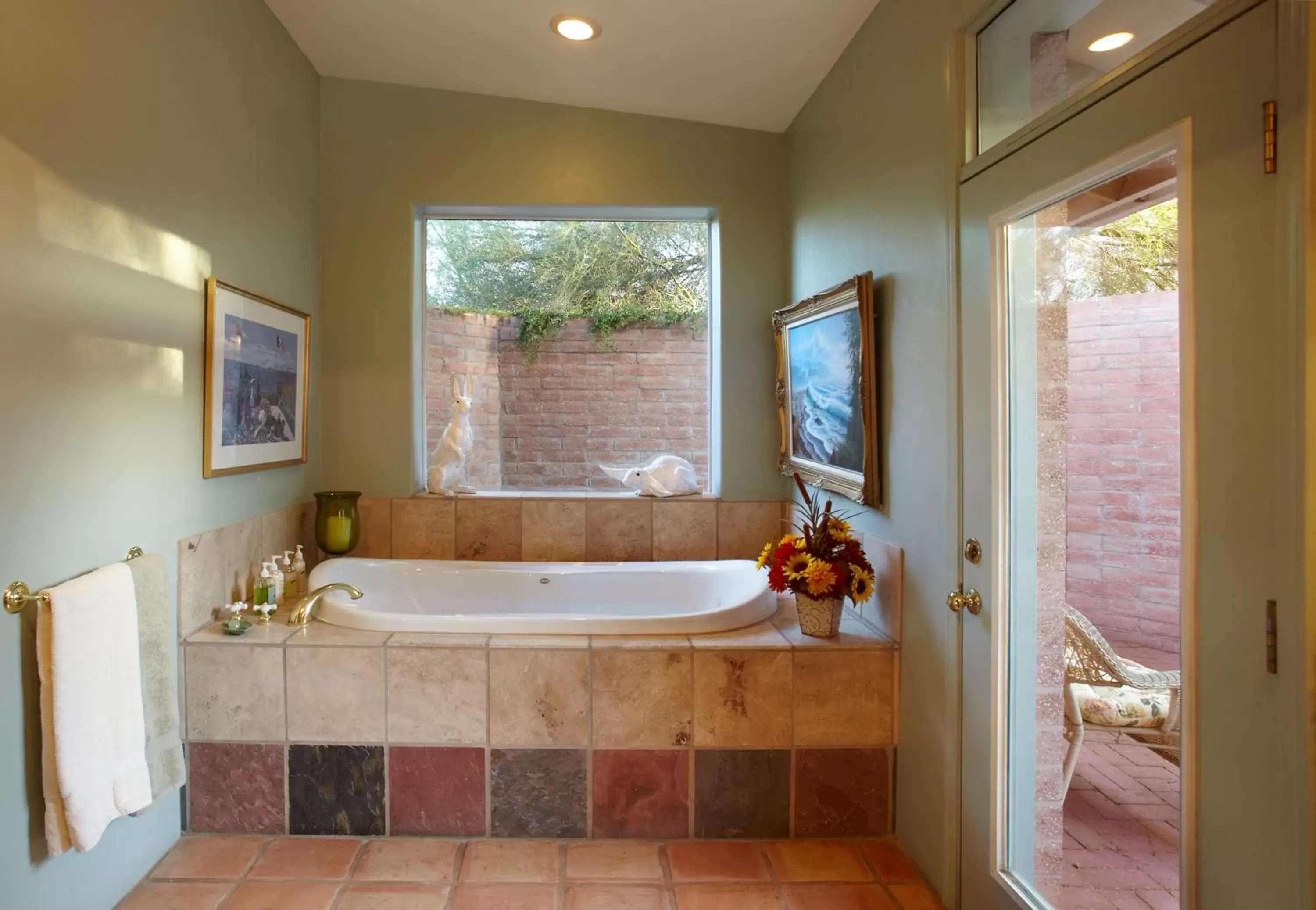 Bathroom in Cactus Cove Bed and Breakfast Inn